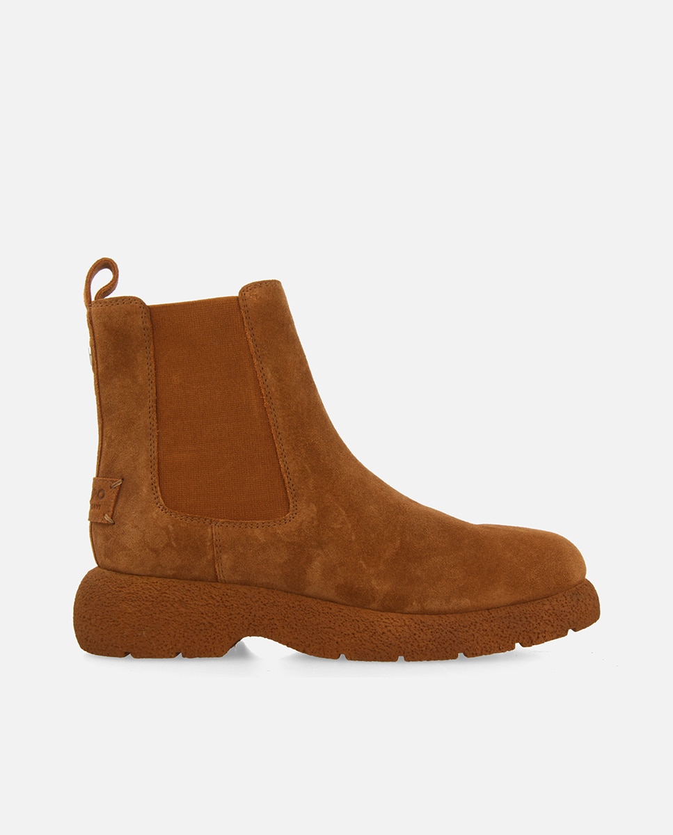Imagem 0 de Botas de Pelo em Pele Camurça Estilo Chelsea