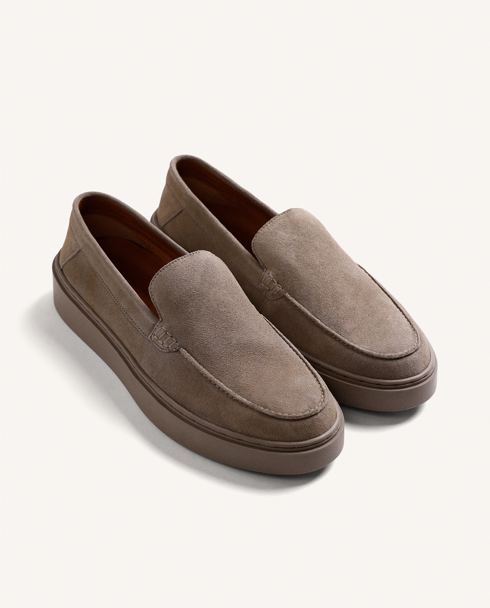 Mocassins de Pele em Acabamento Camurça Abertos Terra-2