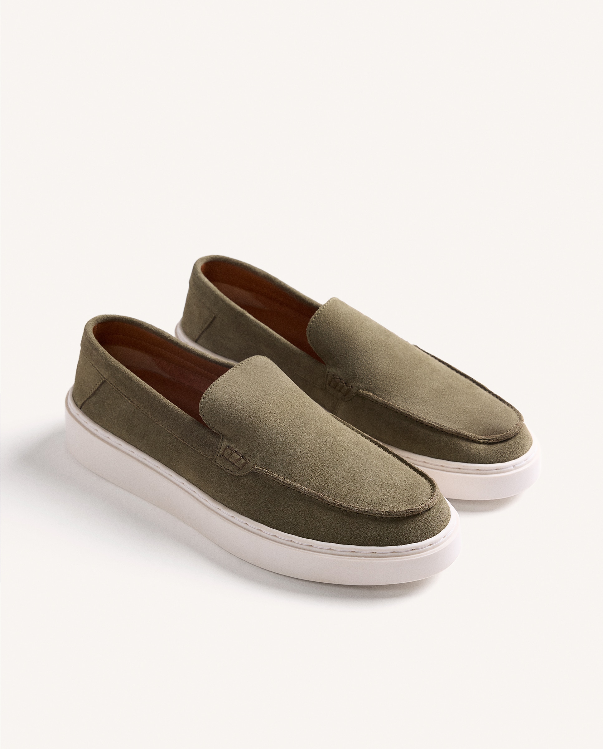 Mocassins de Pele Monocolor em Acabamento Camurça Caqui-2