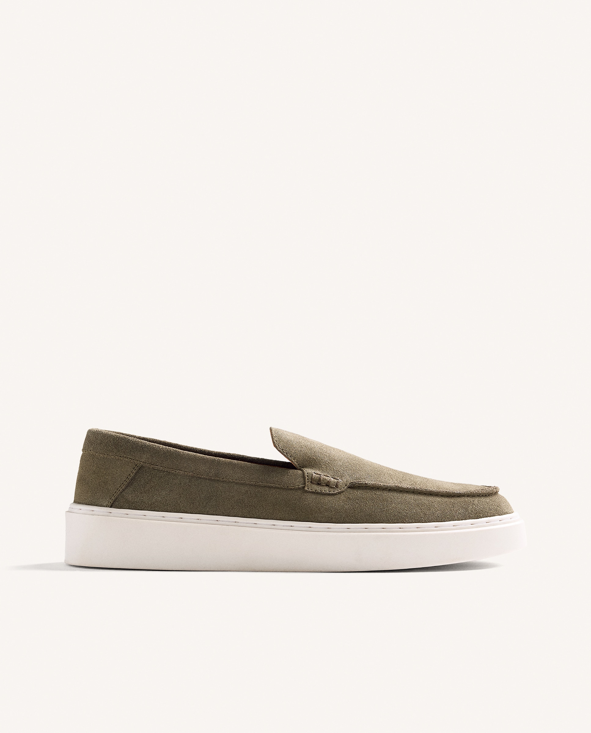 Imagem 0 de Mocassins de Pele Monocolor em Acabamento Camurça