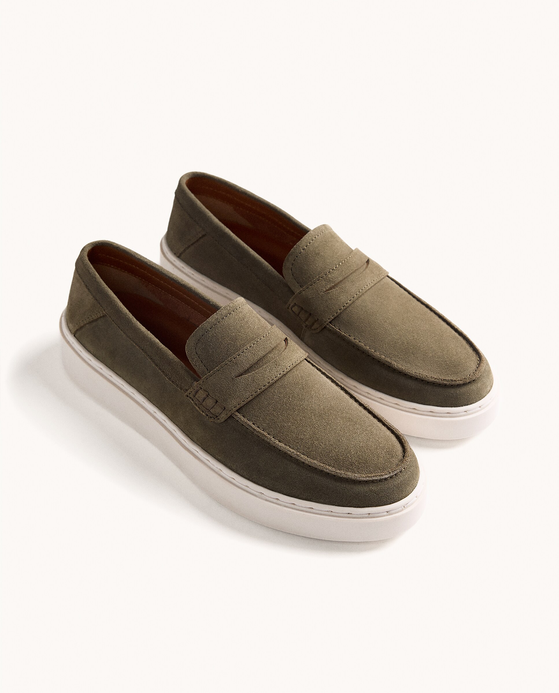 Mocassins de Pele Monocolor em Acabamento Camurça Caqui-2