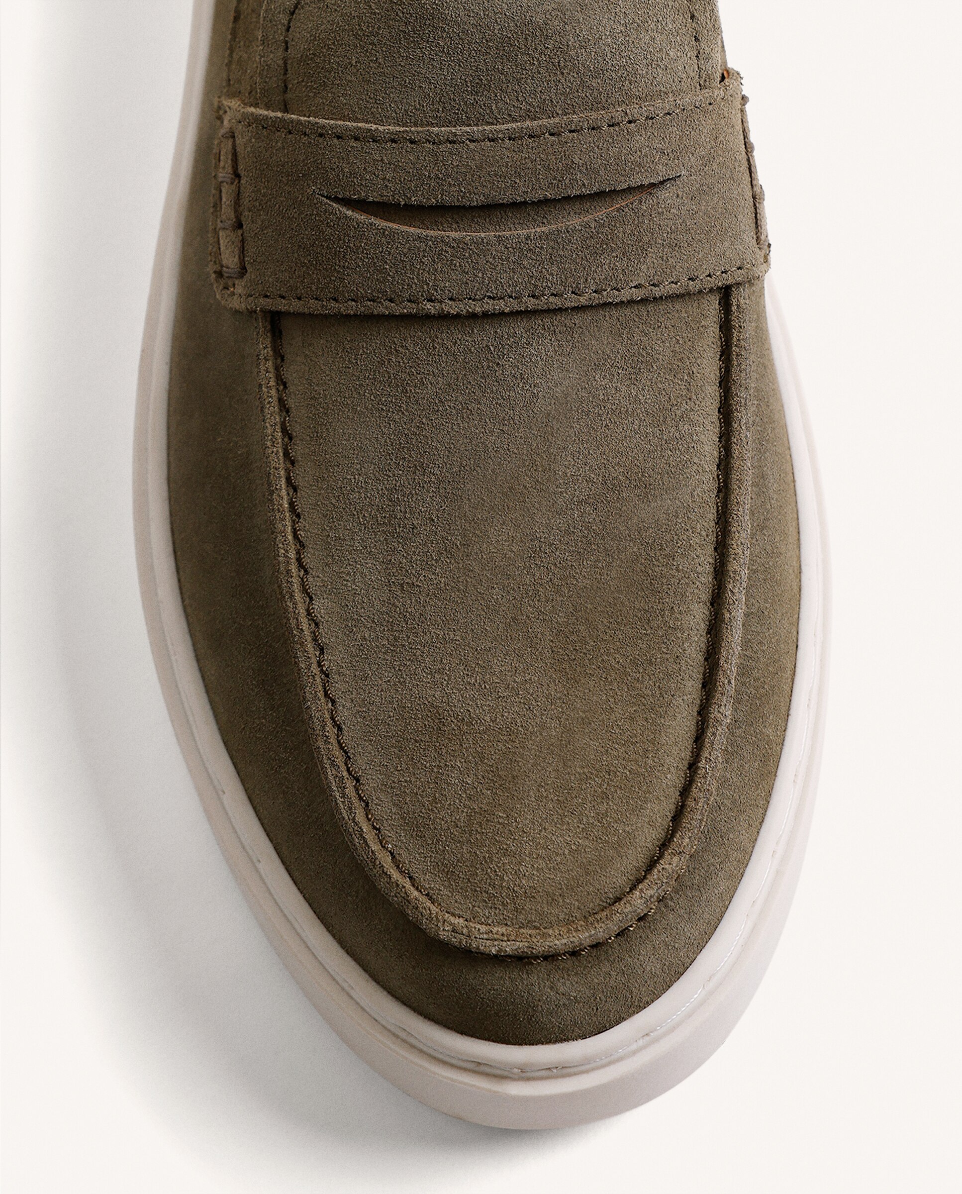 Mocassins de Pele Monocolor em Acabamento Camurça Caqui-3