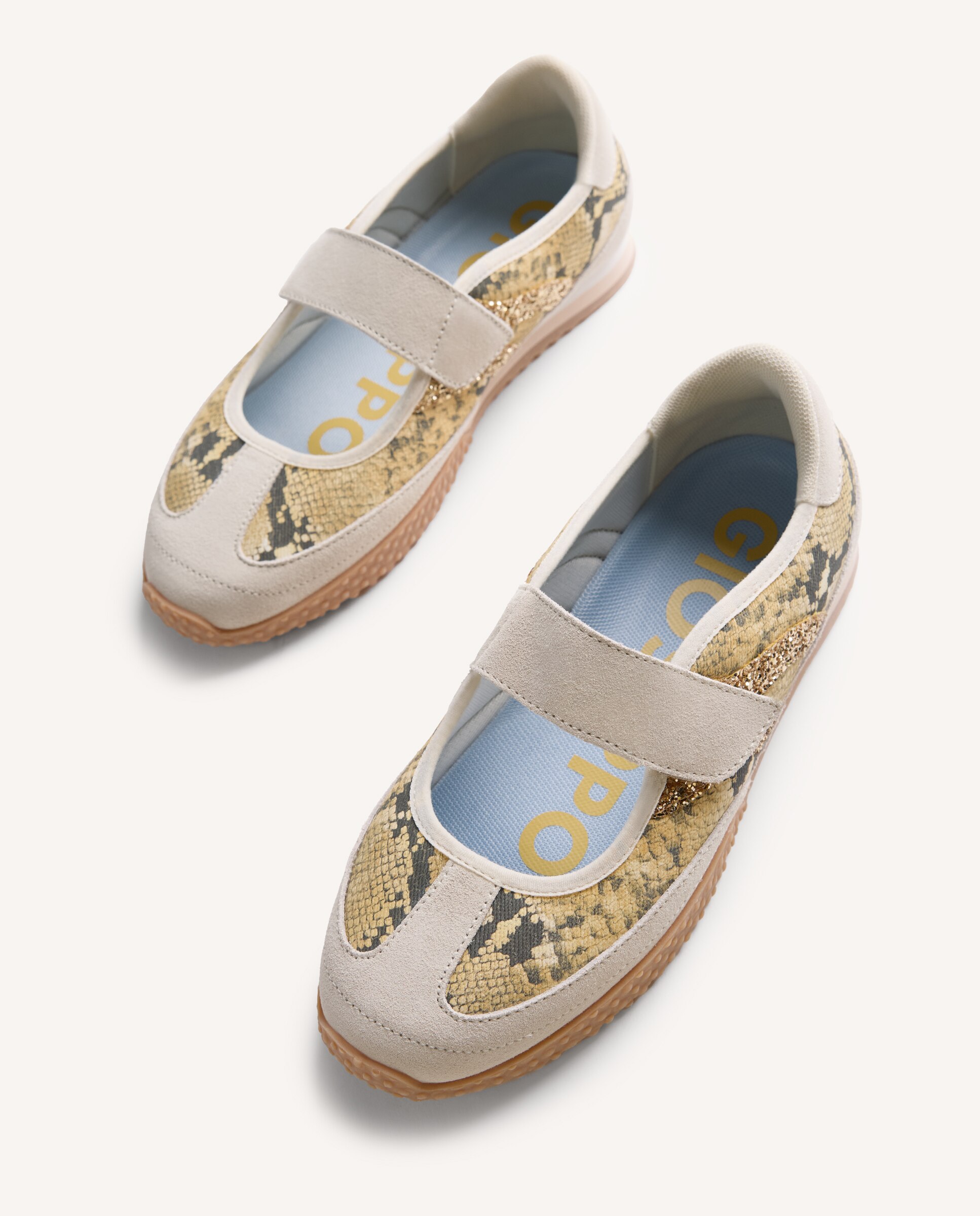 Sabrinas Rasas Abertas Estilo Desportivo com Estampado de Serpente Bege-6