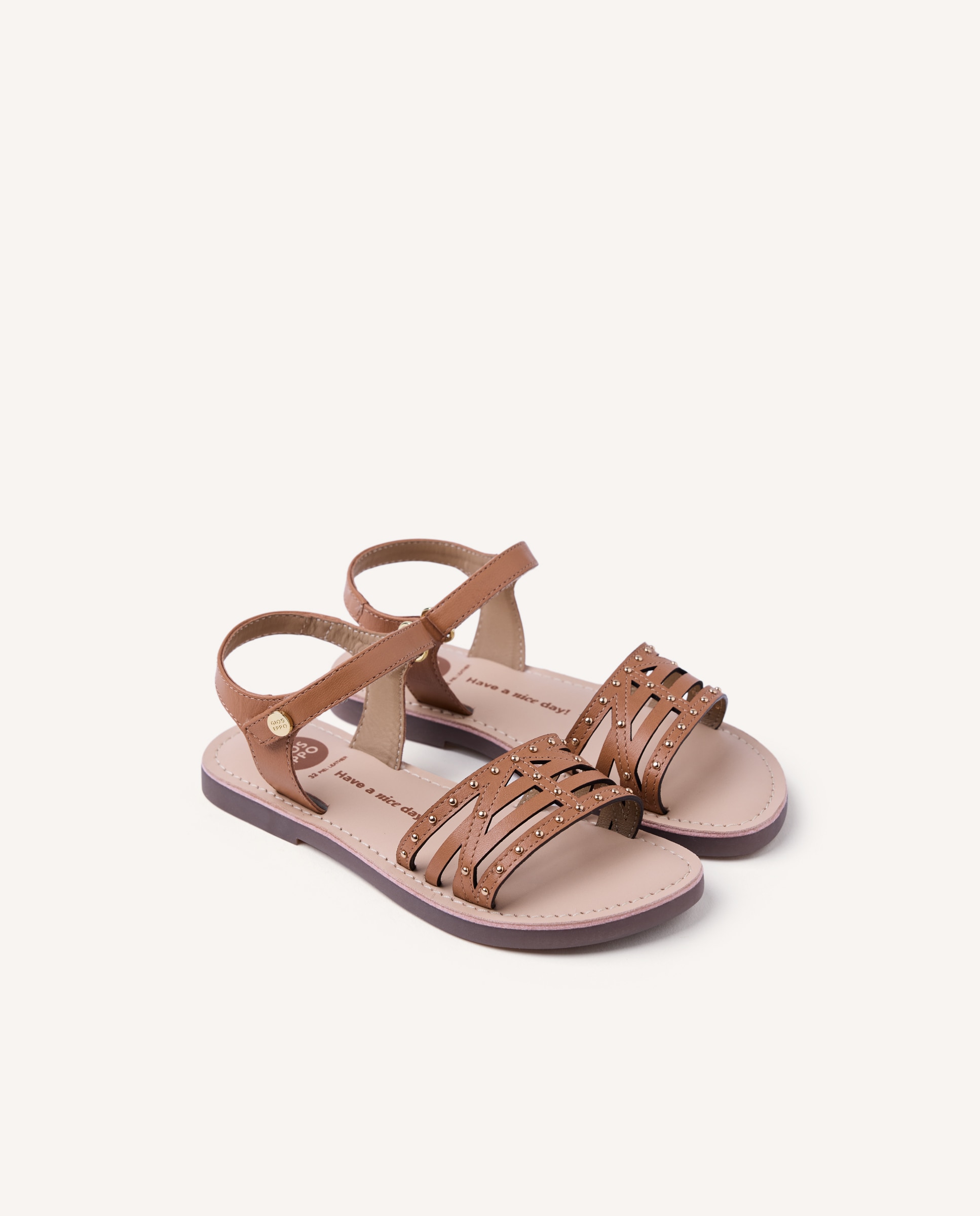 Sandálias Abertas Infantil de Pele com Detalhe de Tachas em Acabado Dourado Gioseppo Camel-2