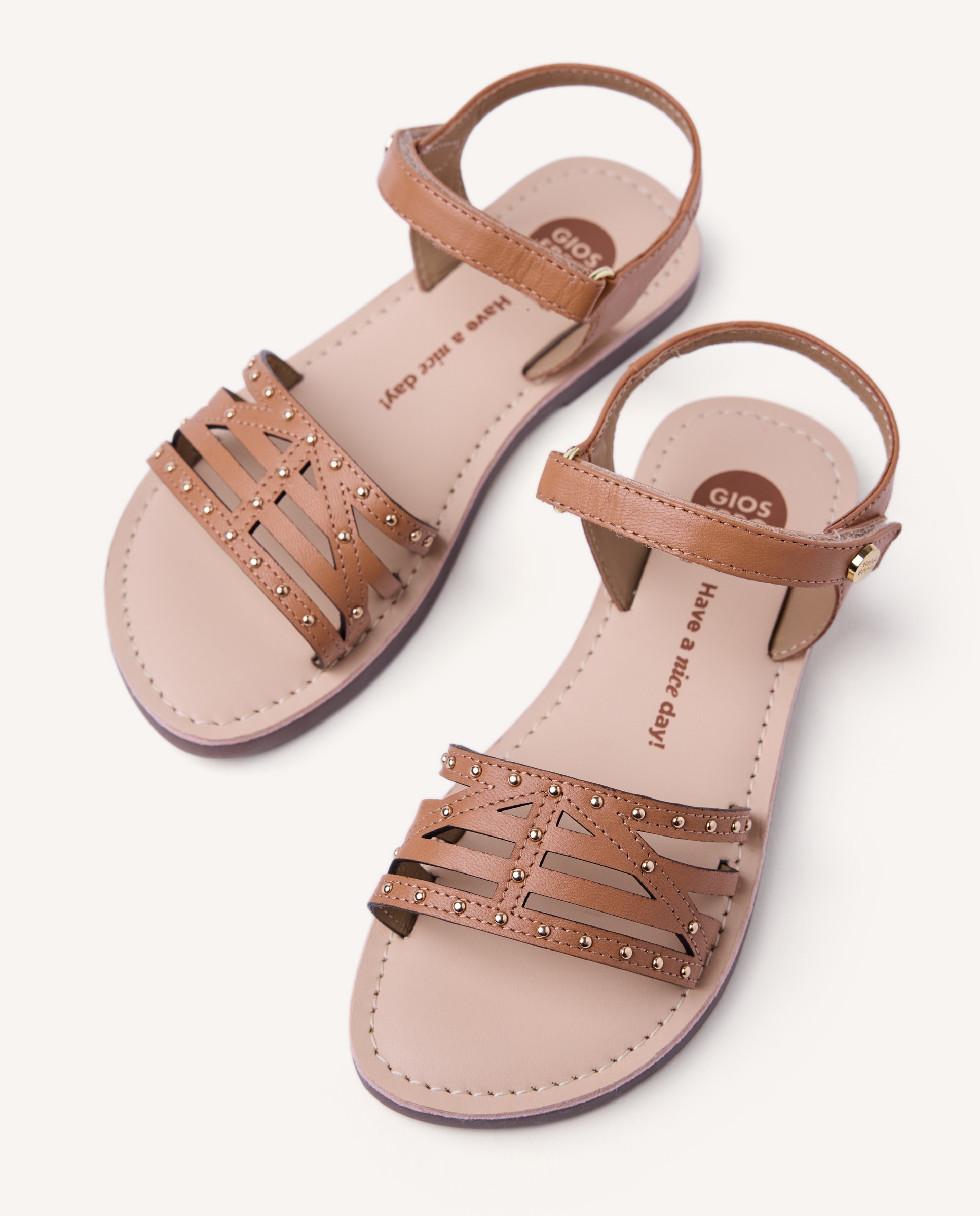 Sandálias Abertas Infantil de Pele com Detalhe de Tachas em Acabado Dourado Gioseppo Camel-3
