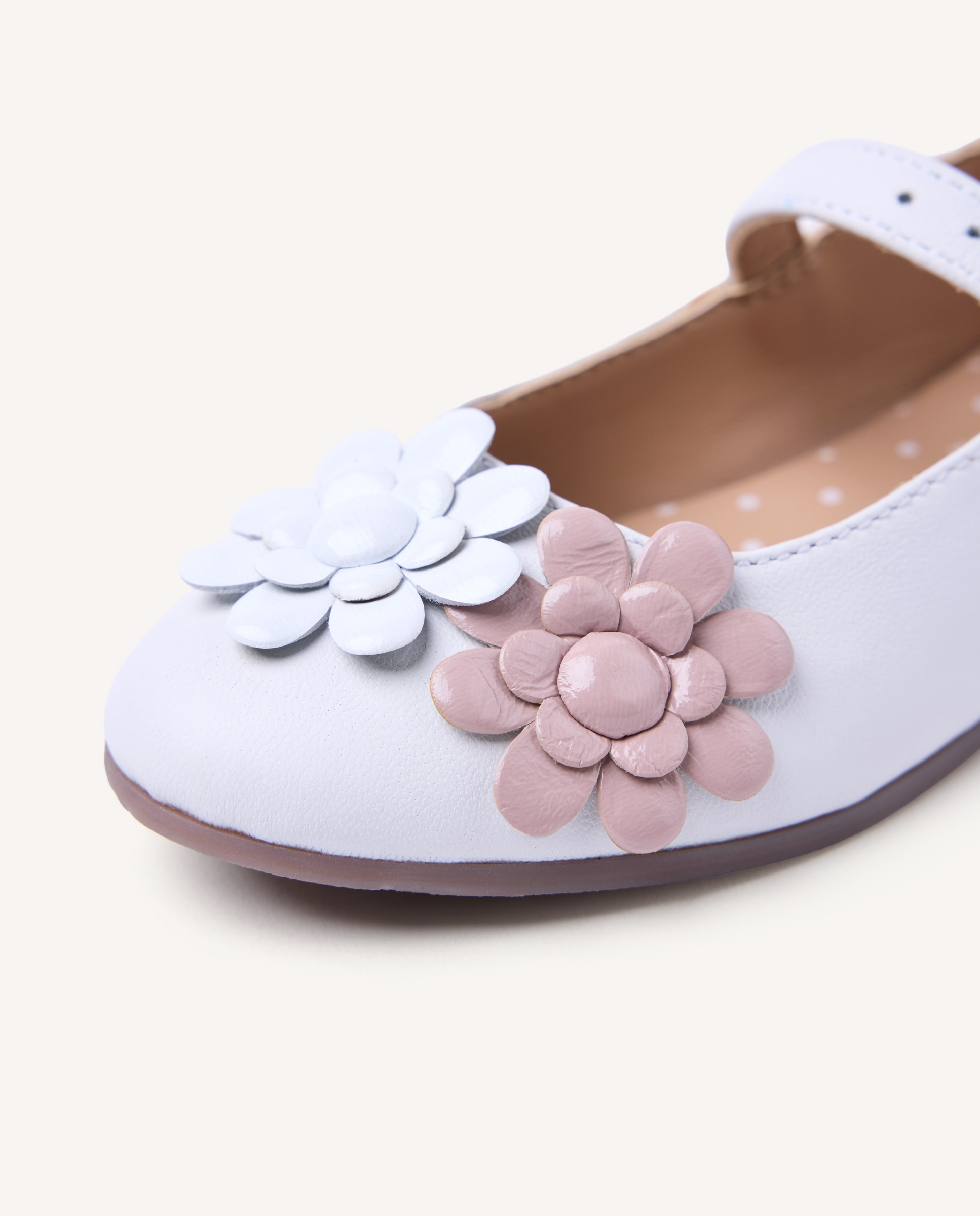 Bailarinas de Pele com Detalhe Bicolor de Flores de Comunhão Gioseppo Branco / Rosa-5
