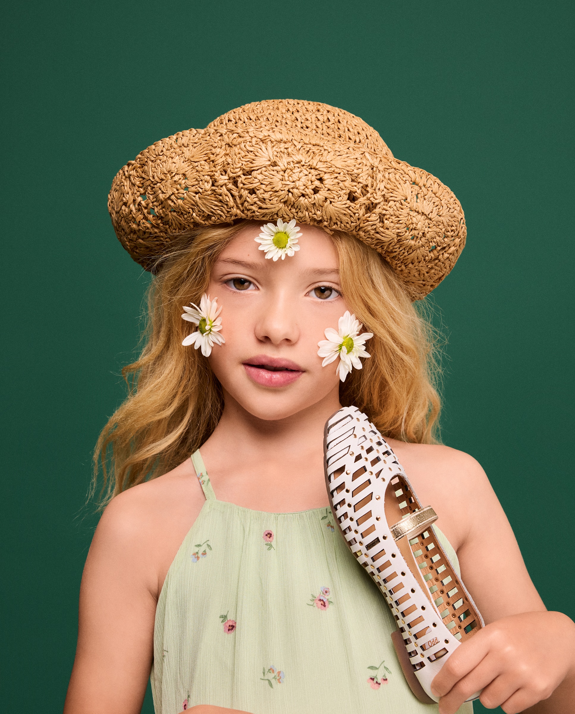 Sabrinas Infantil de Pele Aberta com Tachas em Acabado Dourado Branco-7