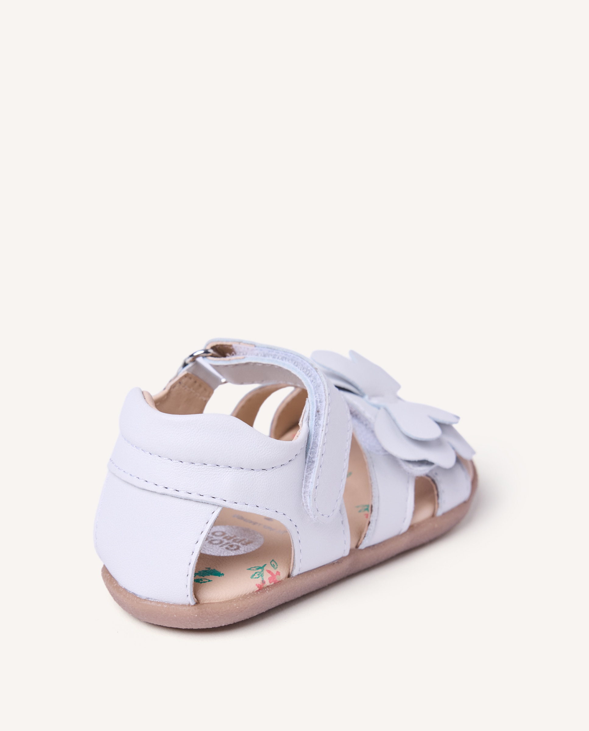 Sandálias Abertas Infantil Barefoot de Pele com Detalhe de Borboleta Gioseppo Branco-5