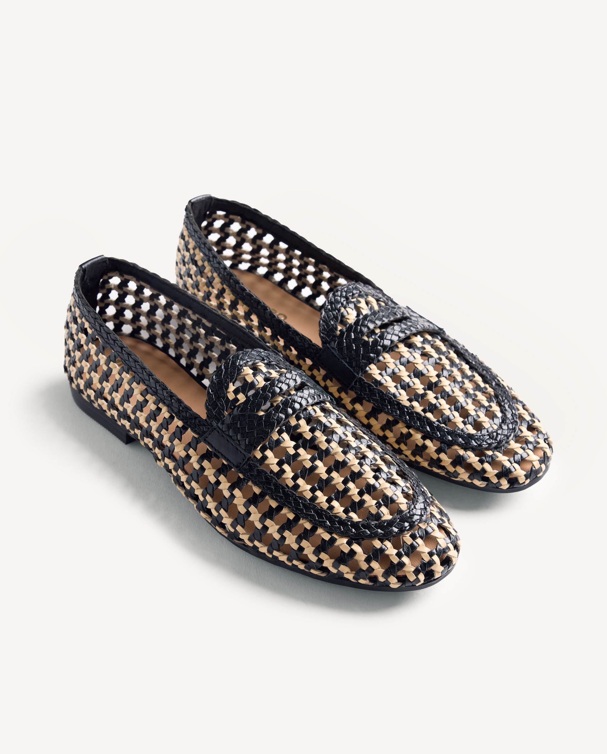 Mocassins Rasos de Pele com Entrançado Bicolor Feito À Mão Preto / Natural-2