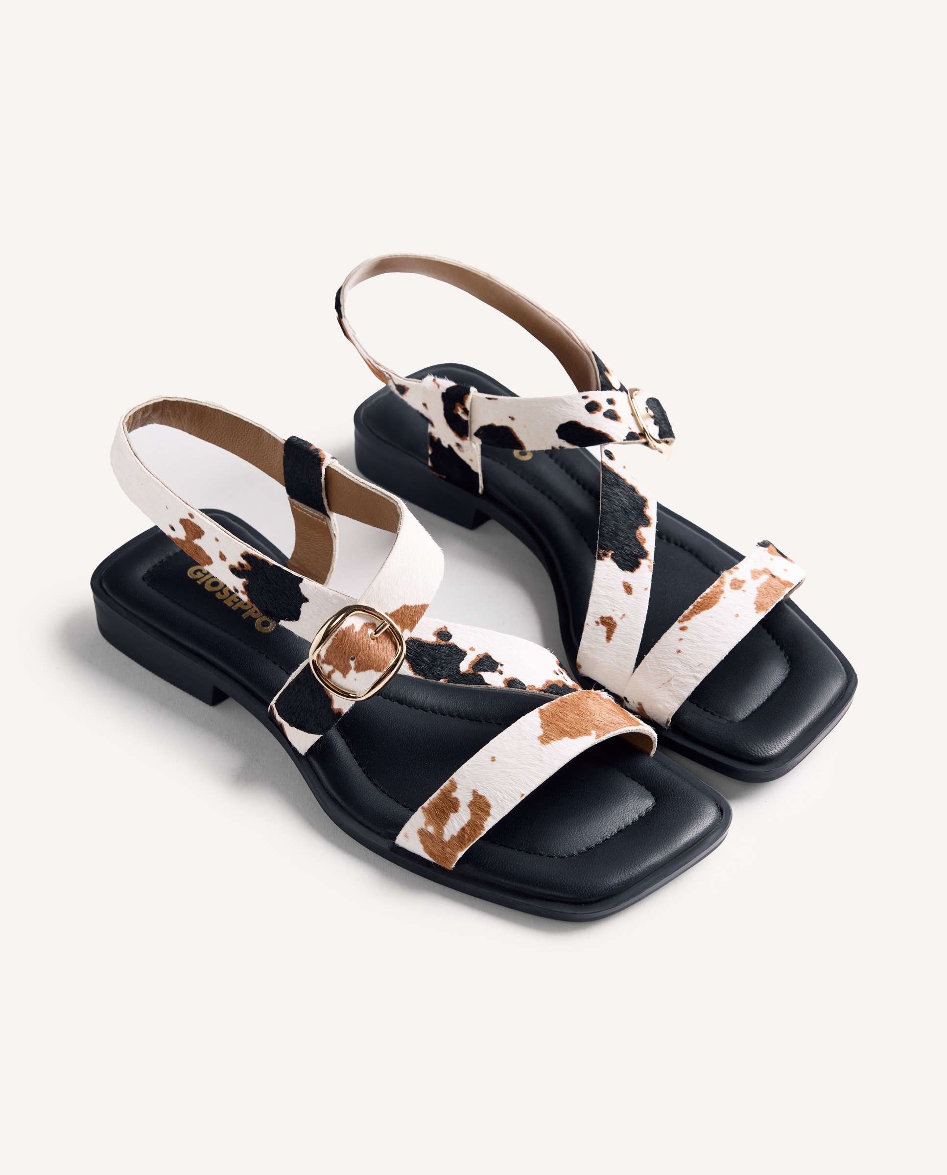 Sandálias de Tiras em Pele com Estampado de Vaca Tipo Pelo e Fivela Branco / Preto-2