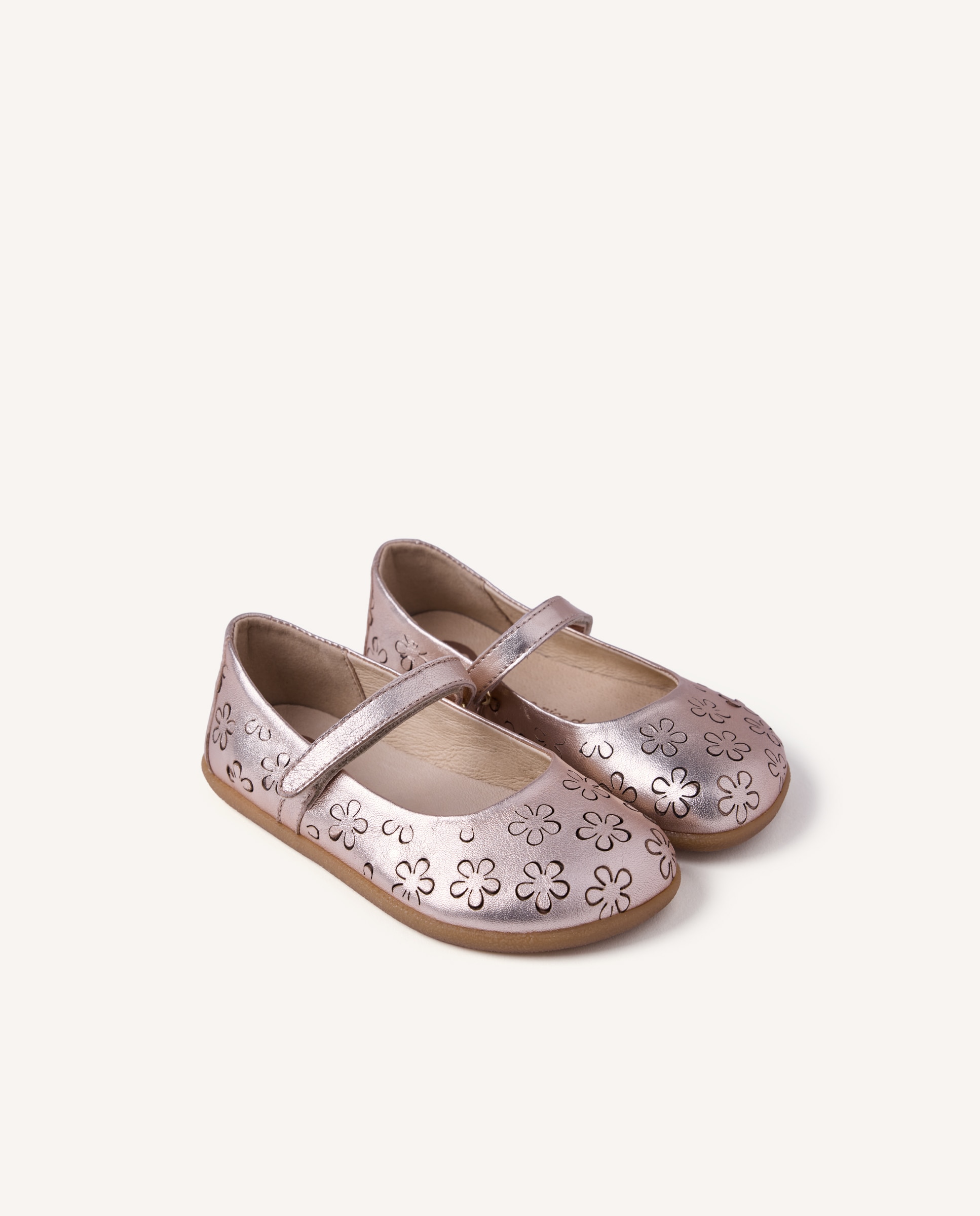 Bailarinas Infantil Barefoot de Pele Perfurada com Flores Ouro-2