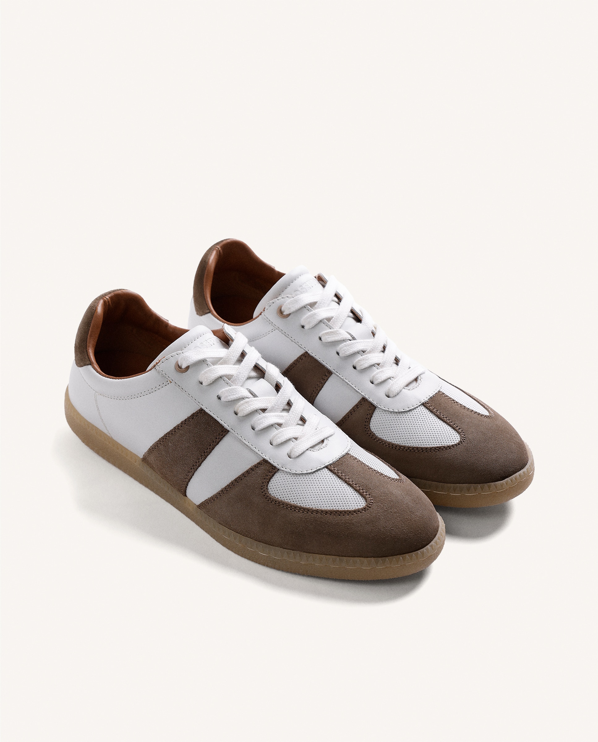 Desportivas de Pele com Contrastes de Colo Bege-2