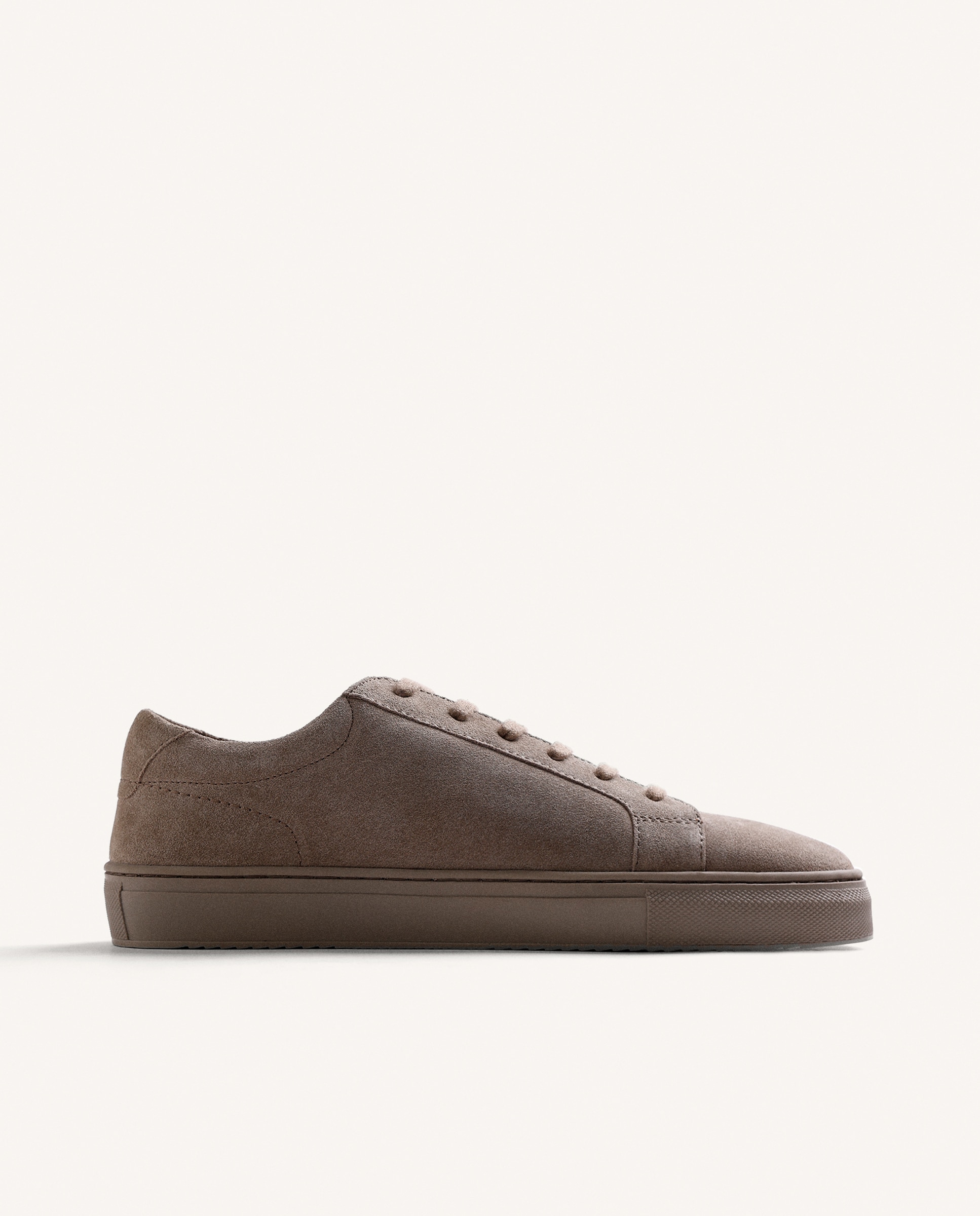 Desportivas de Pele Monocolor em Acabamento Camurça Terra-1