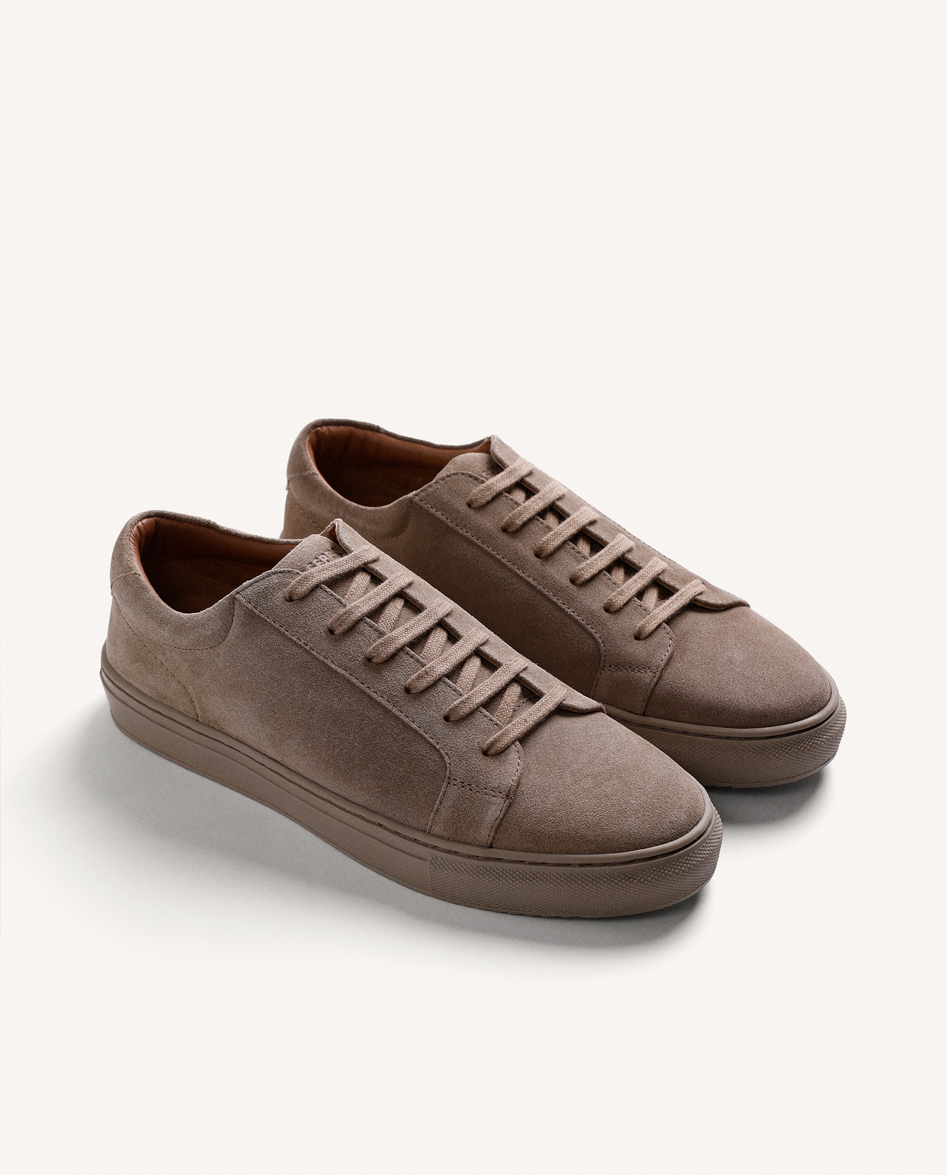 Desportivas de Pele Monocolor em Acabamento Camurça Terra-2