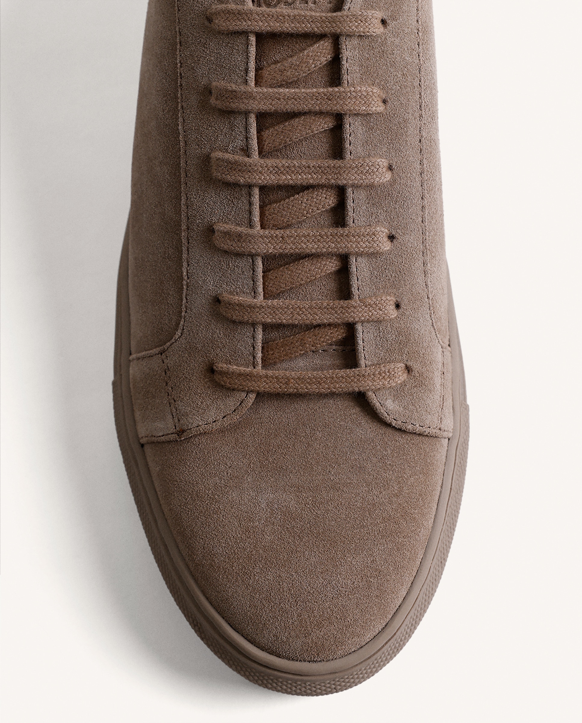 Desportivas de Pele Monocolor em Acabamento Camurça Terra-3