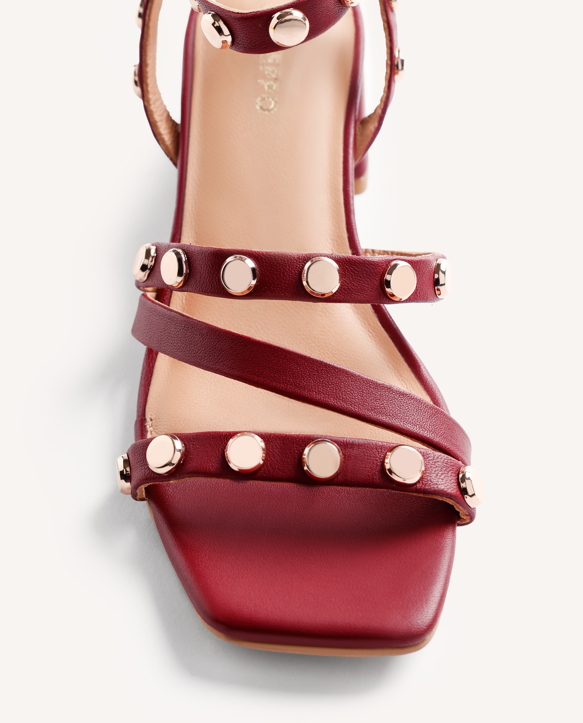 Sandálias de Salto em Pele com Detalhe de Tachas Bordeaux-3