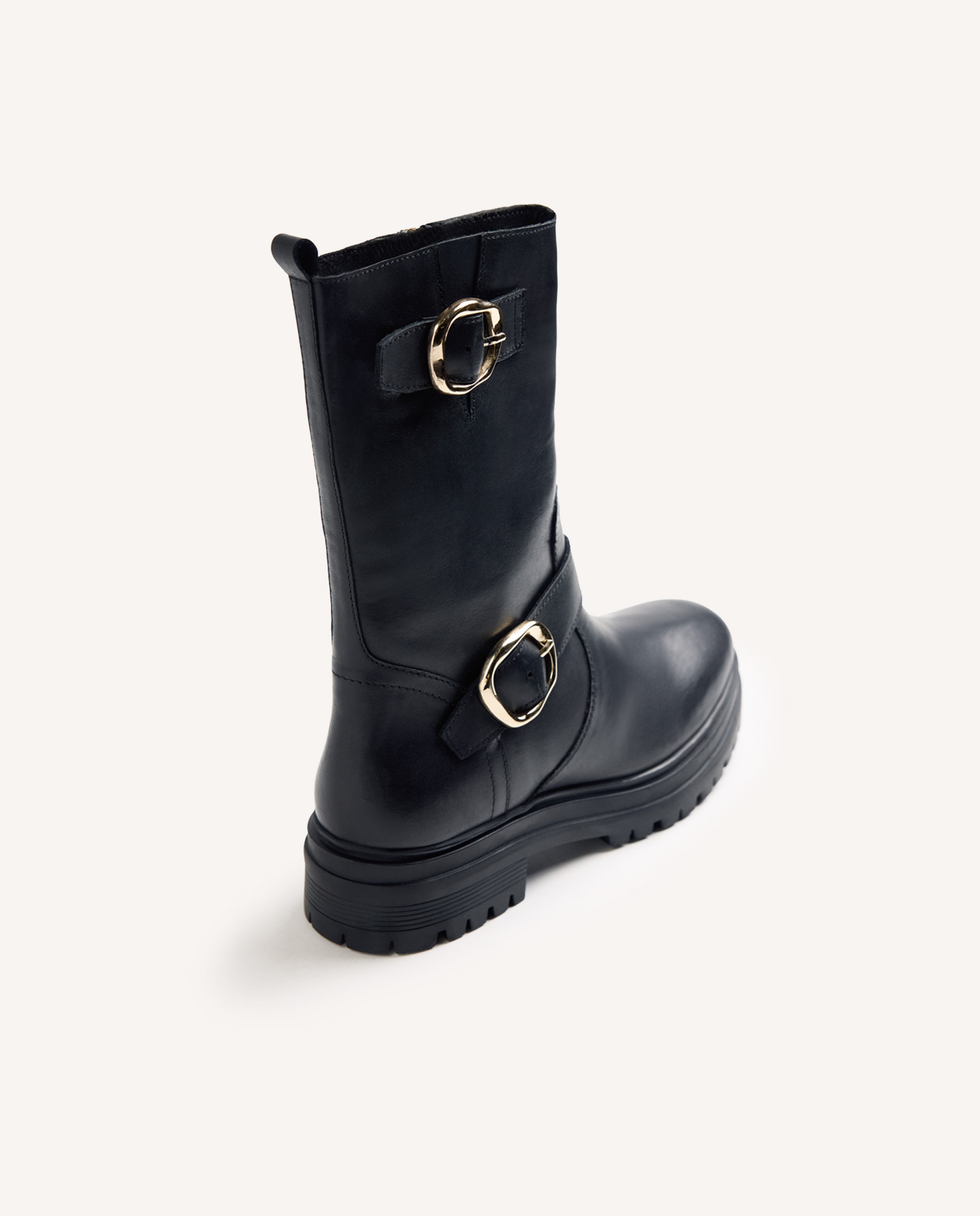 Botas Básicas Estilo Biker de Pele com Fivelas Decorativas Preto-4