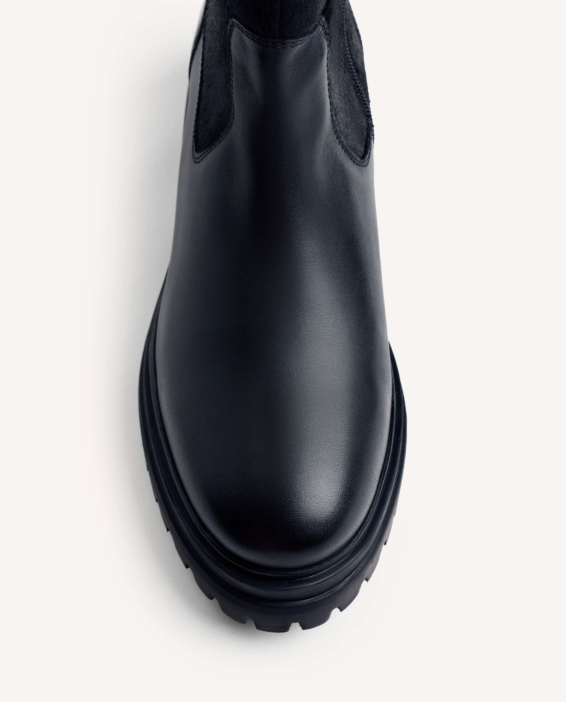 Botins Básicos de Pele Tipo Pelo com Detalhe de Tachas Preto-3