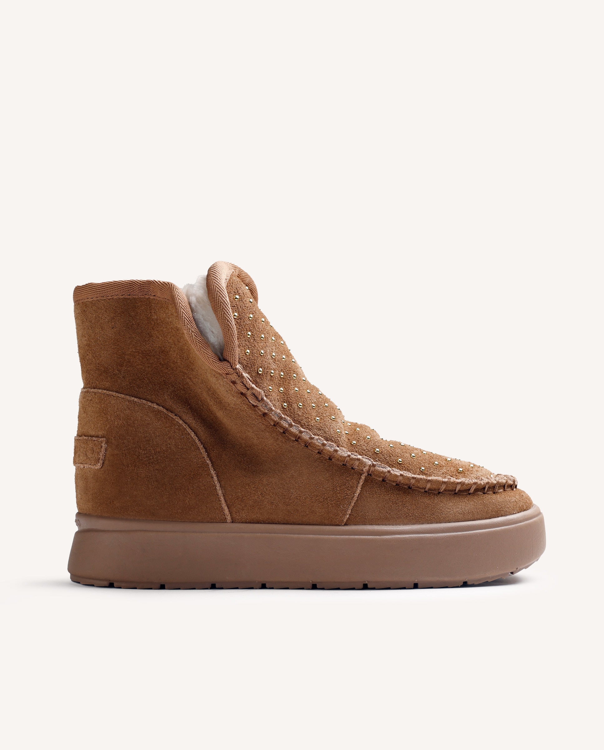 Imagem 0 de Botas de Pelo Estilo Australianas com Plataforma e Detalhes Brilhantes