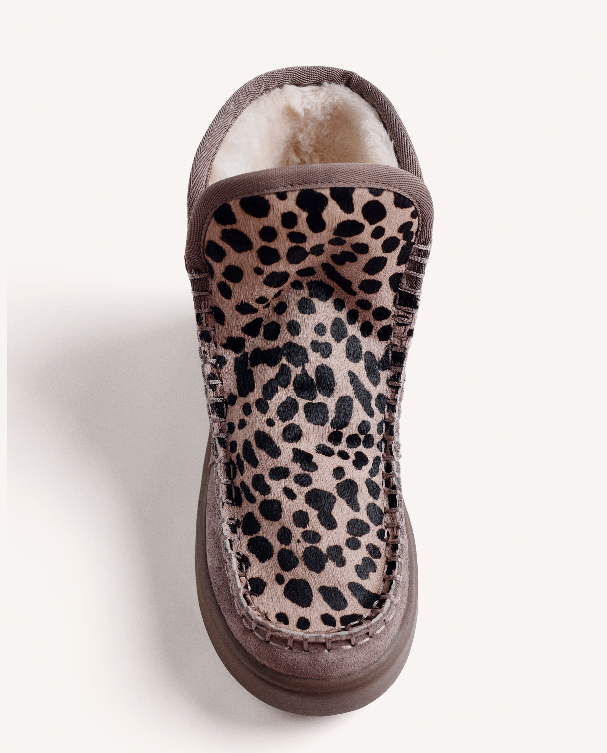Botas de Pelo em Pele Camurça Estilo Australianas com Plataforma e Estampado de Leopardo Taupe-3