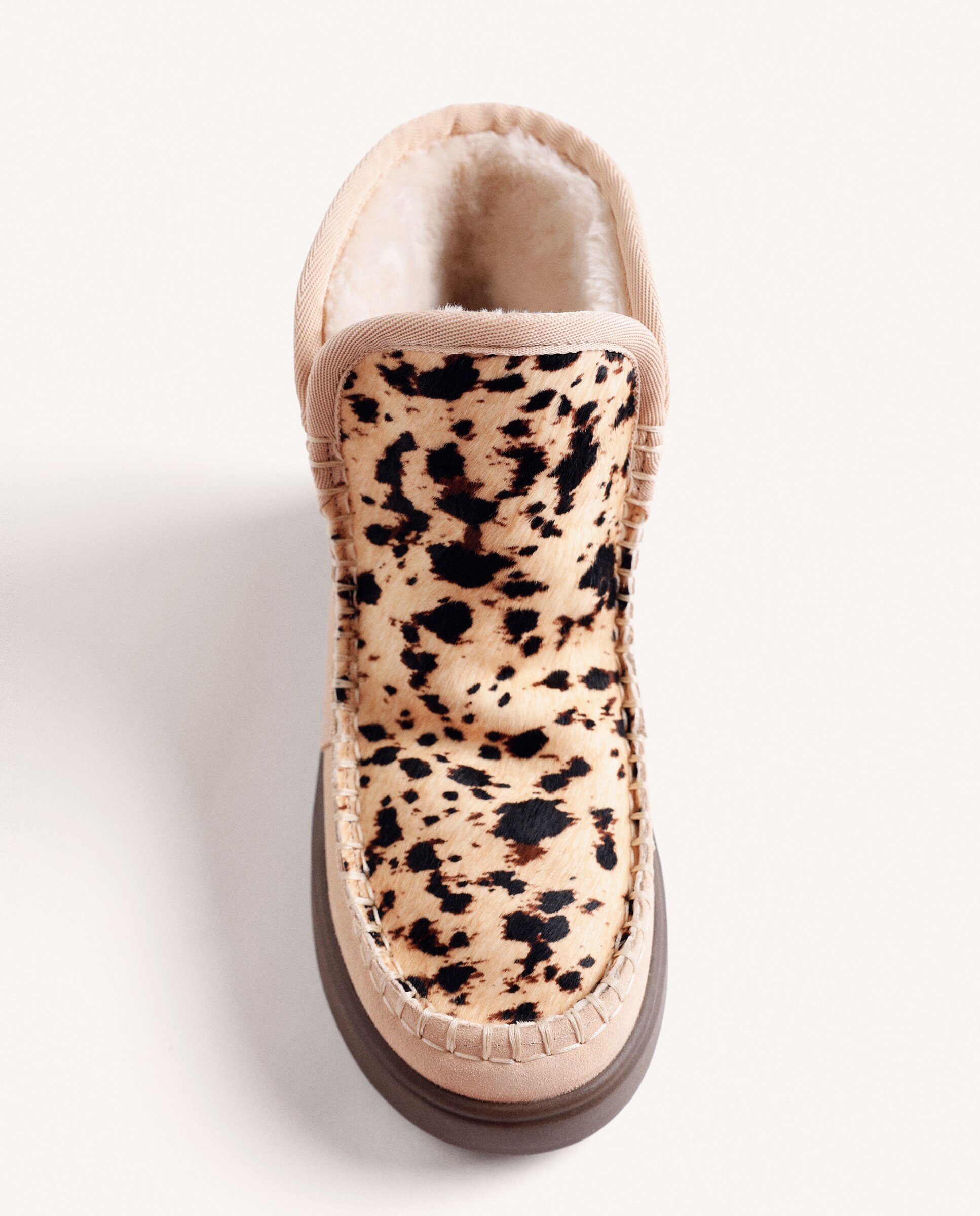 Botas de Pelo em Pele Camurça Estilo Australianas com Plataforma e Estampado de Leopardo Bege-3