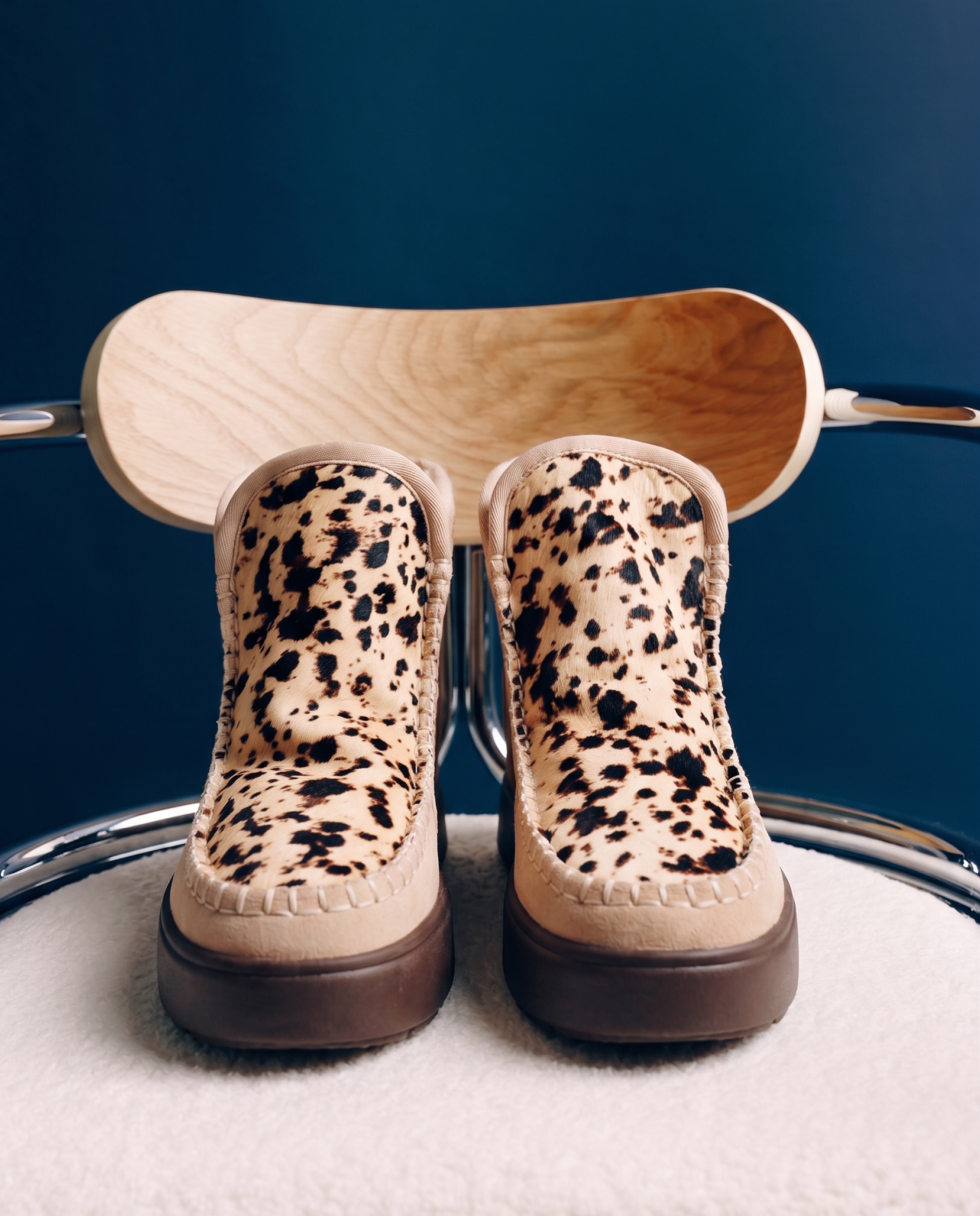 Botas de Pelo em Pele Camurça Estilo Australianas com Plataforma e Estampado de Leopardo Bege-5