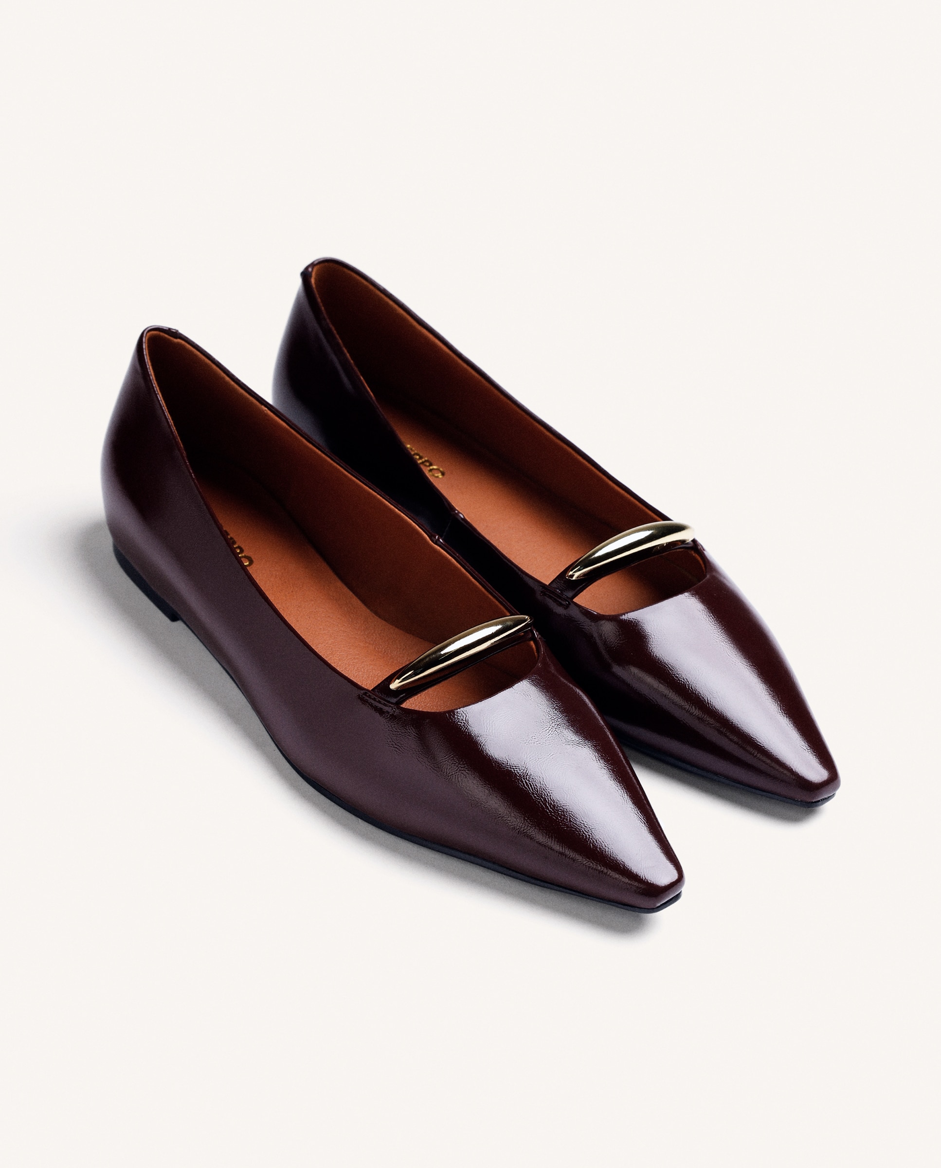Sabrinas de Pele Acharolada com Detalhe Metálico Bordeaux-2