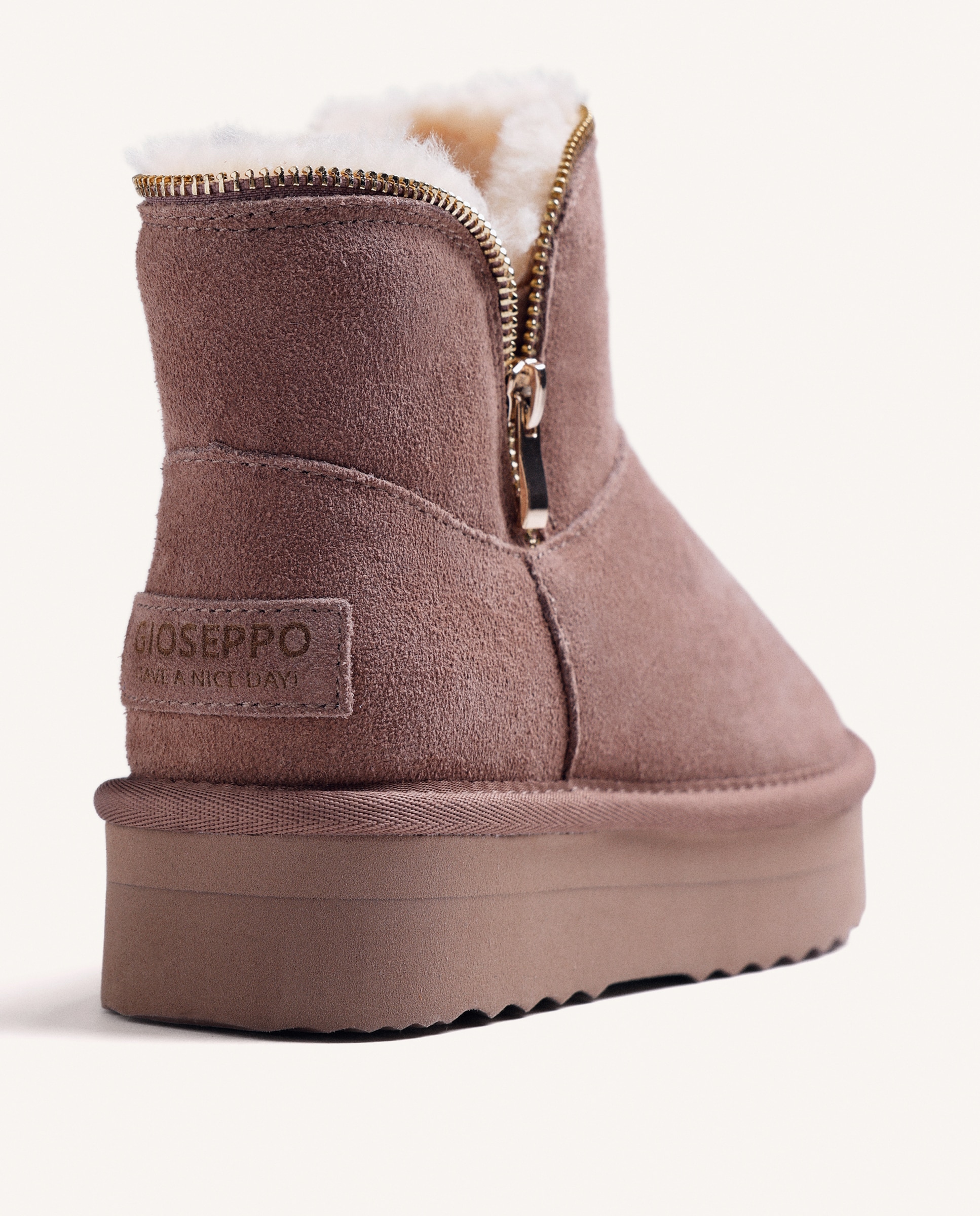 Botas de Pelo em Pele Camurça Estilo Australianas com Detalhe de Fecho Zip e Plataforma Taupe-4