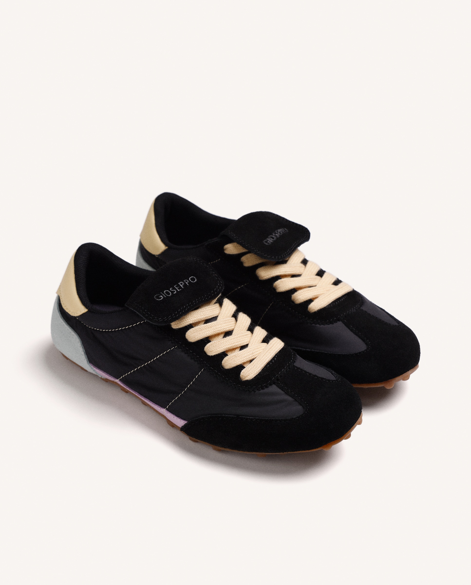 Sapatilhas Desportivas de Pele Camurça em Preto Preto-2
