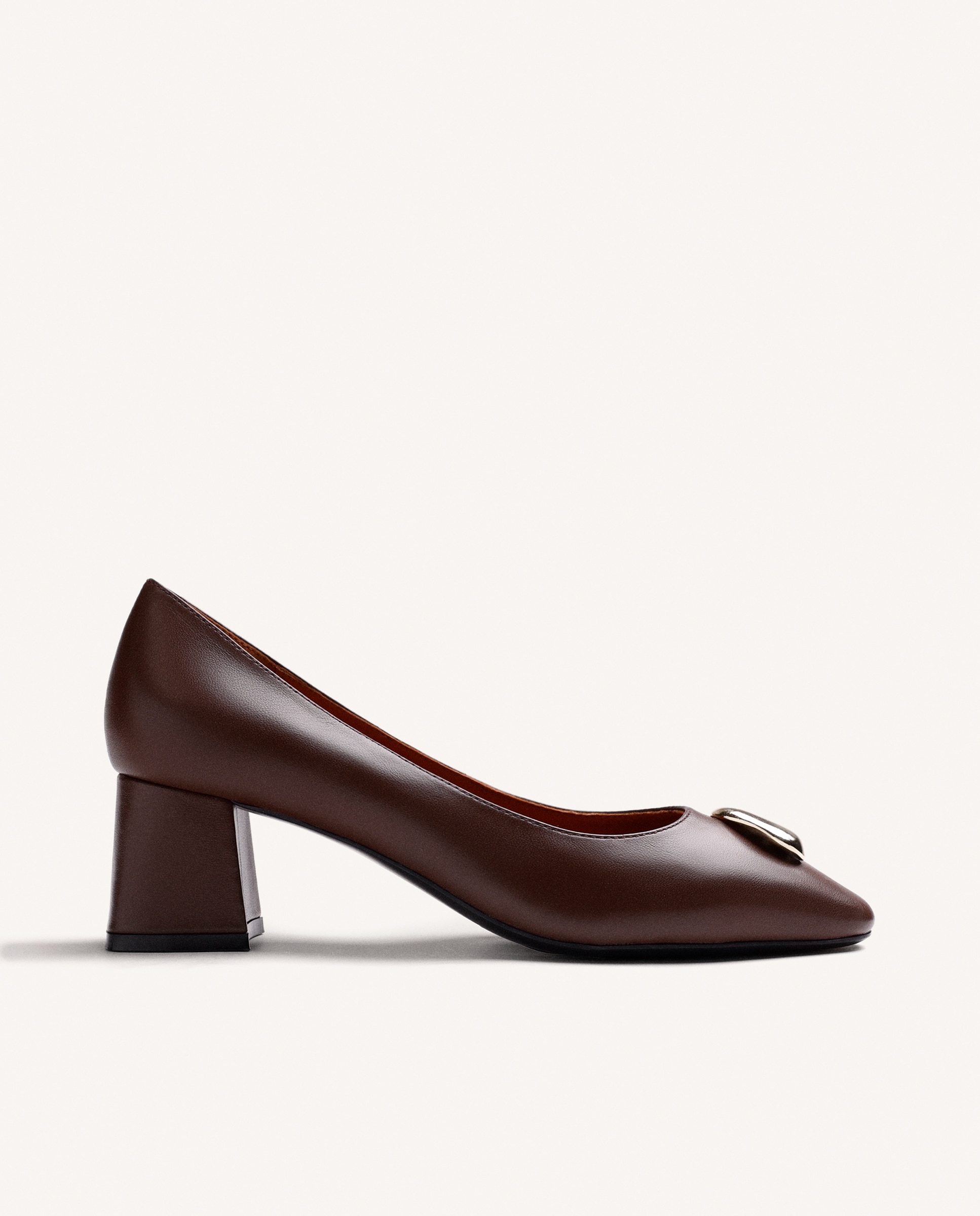 Imagem 0 de Sapatos de Salto em Preto