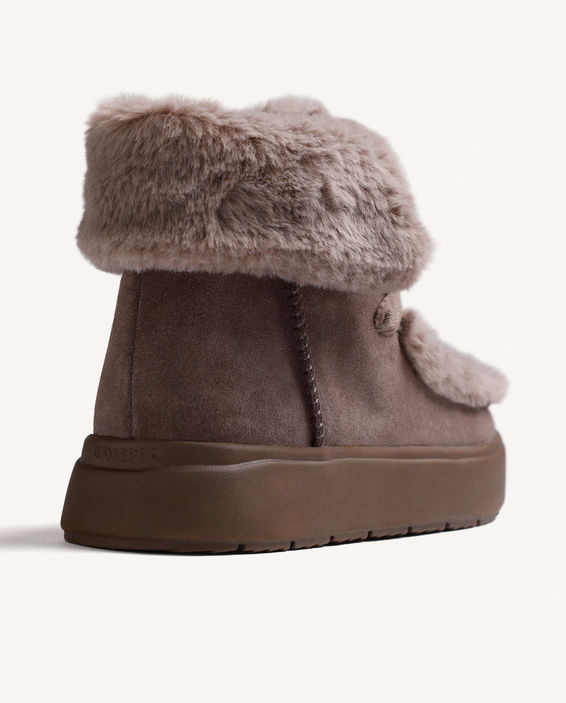 Botas de Pelo Estilo Australianas de Pele Camurça com Gola e Debrum de Pelo Taupe-4