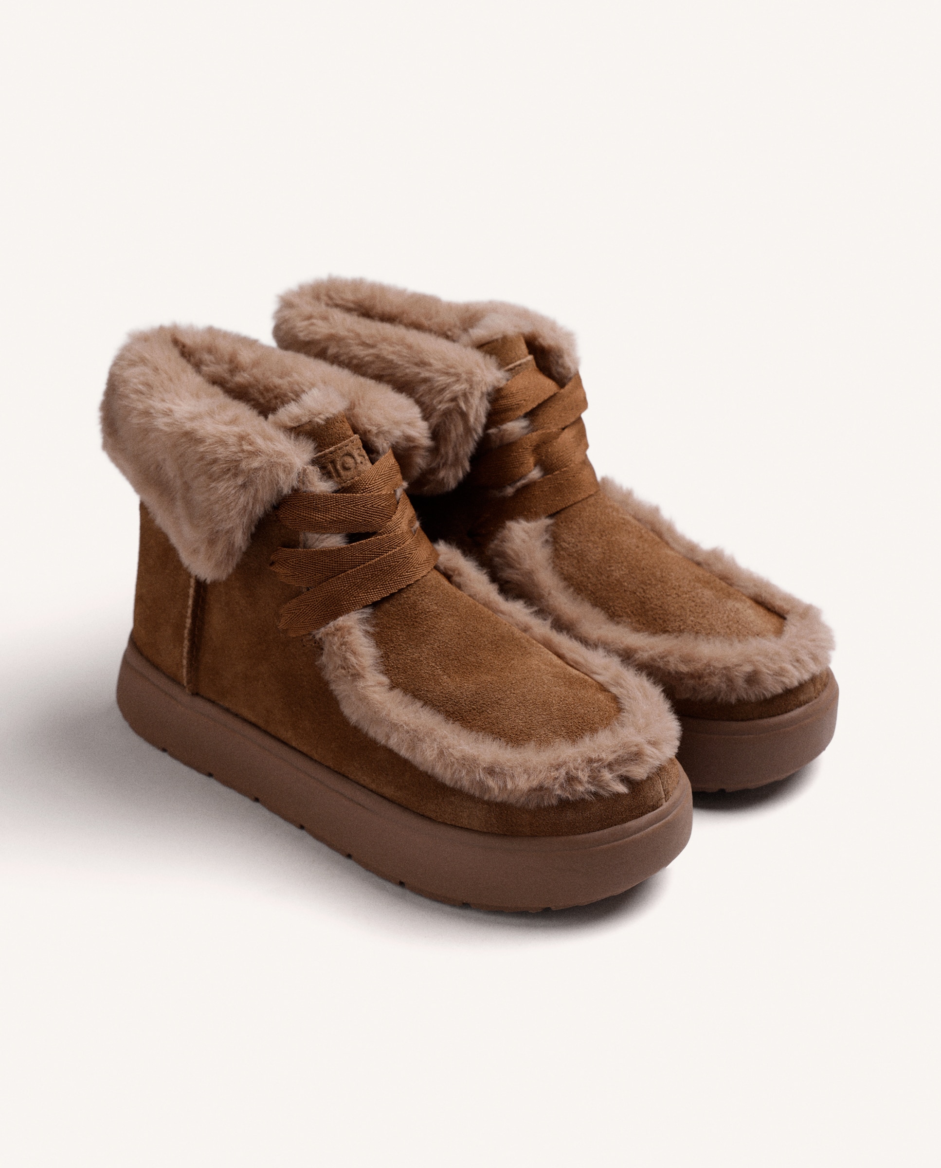 Botas de Pelo Estilo Australianas de Pele Camurça com Gola e Debrum de Pelo Couro-2
