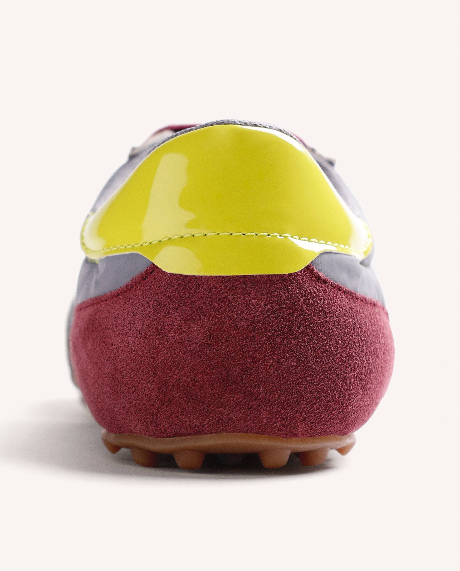 Sapatilhas Desportivas de Pele Camurça com Estampado em Cinzento Cinzento-4