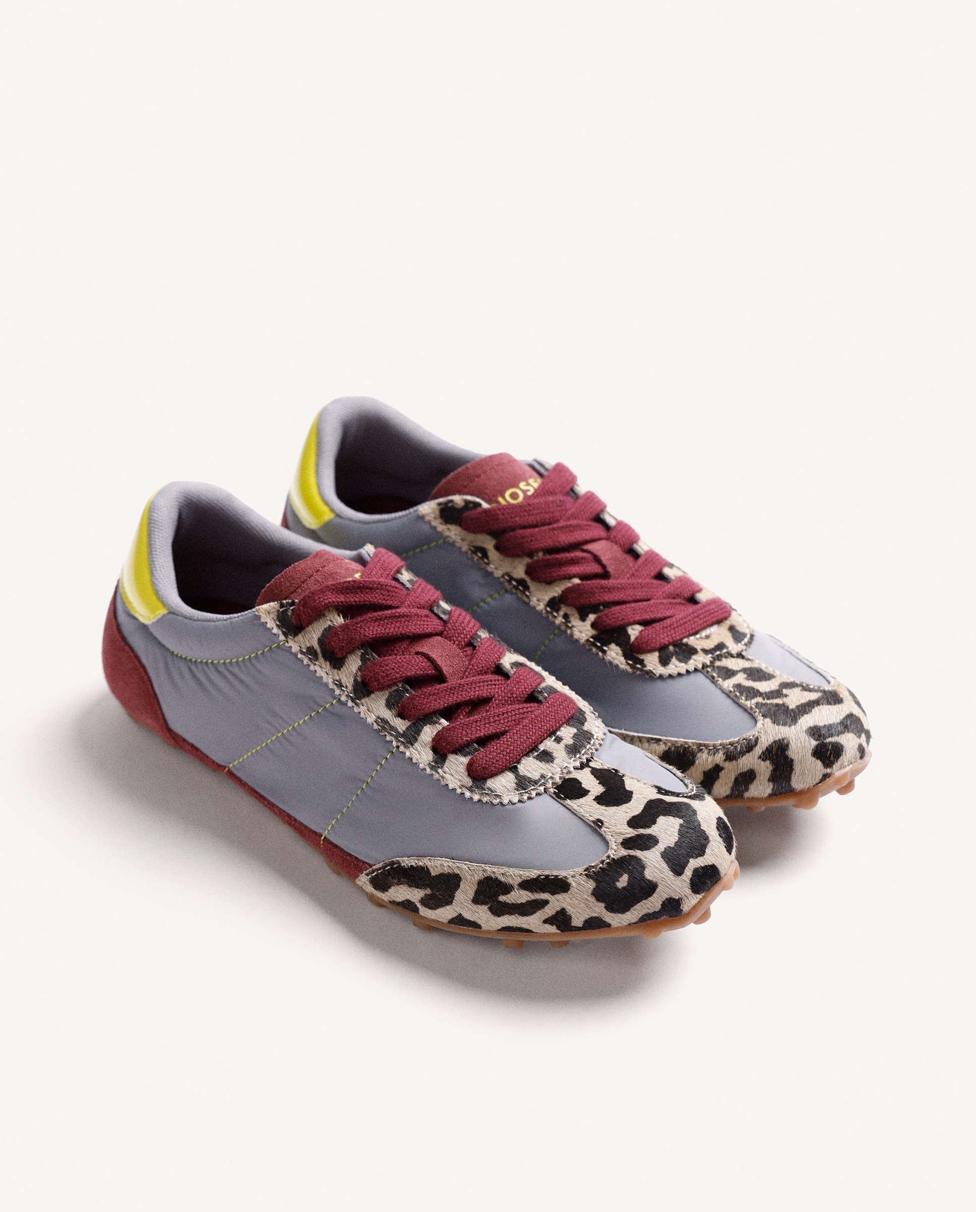 Sapatilhas Desportivas de Pele Camurça com Estampado em Cinzento Cinzento-2