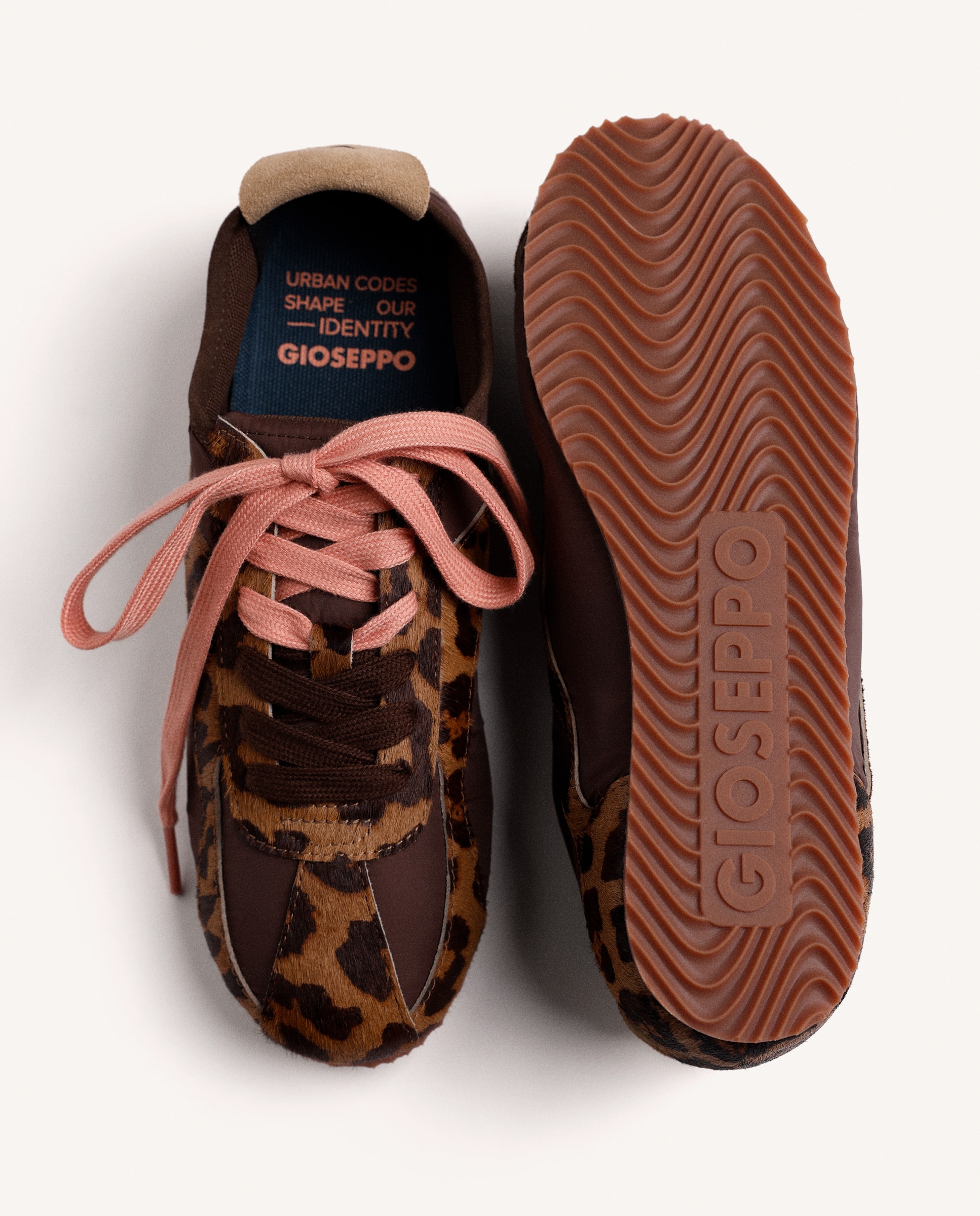Sapatilhas Desportivas de Pele Camurça em Cinzento Estampado-4