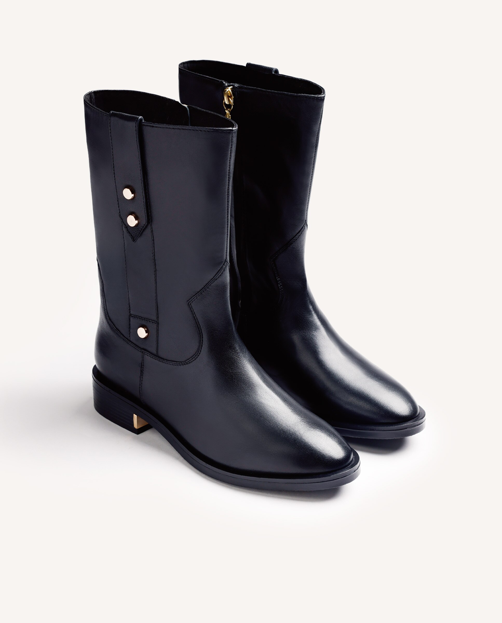 Botas Básicas de Pele Camurça com Detalhes Metálicos Preto-2