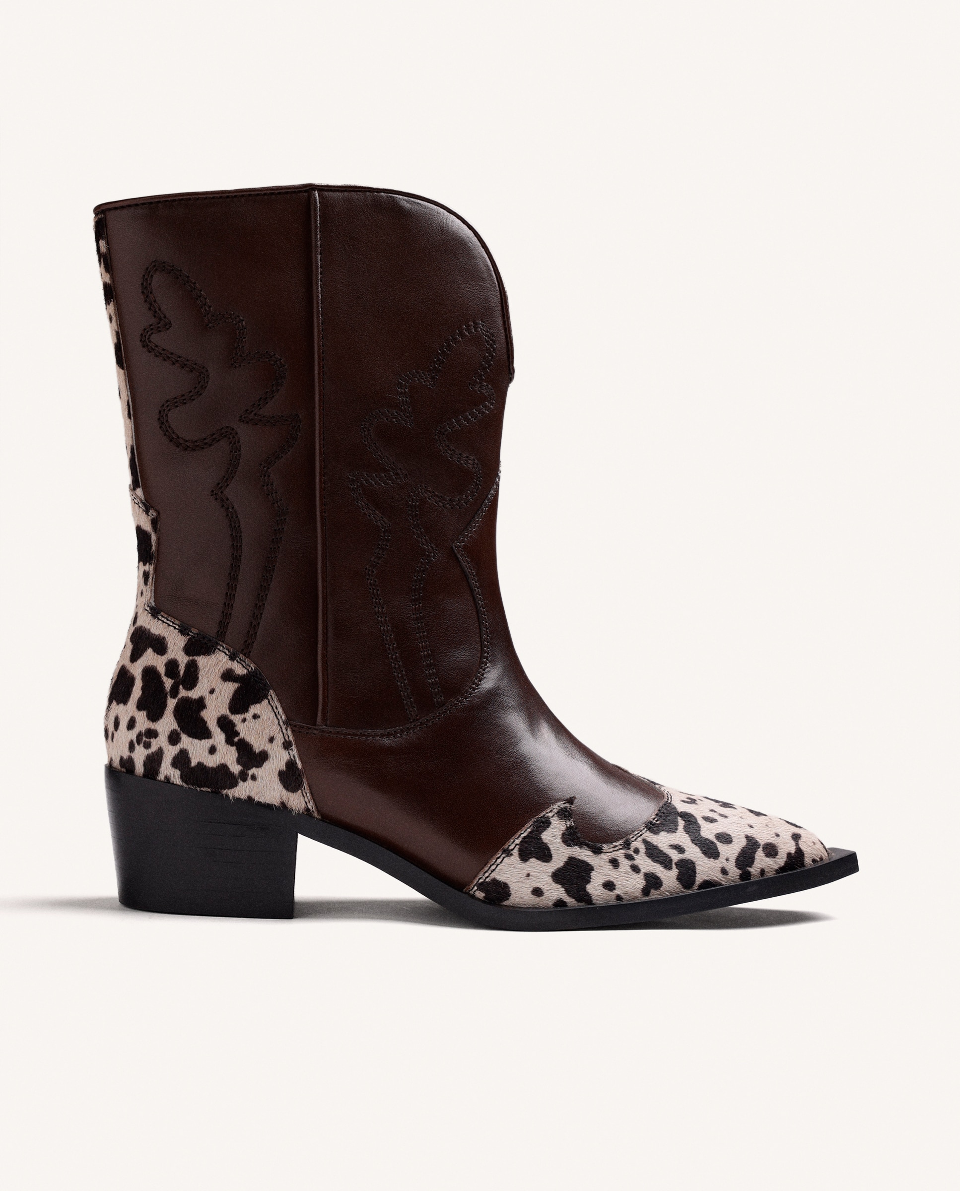 Imagem 0 de Botas Cowboy de Pele e Tacão Cubano