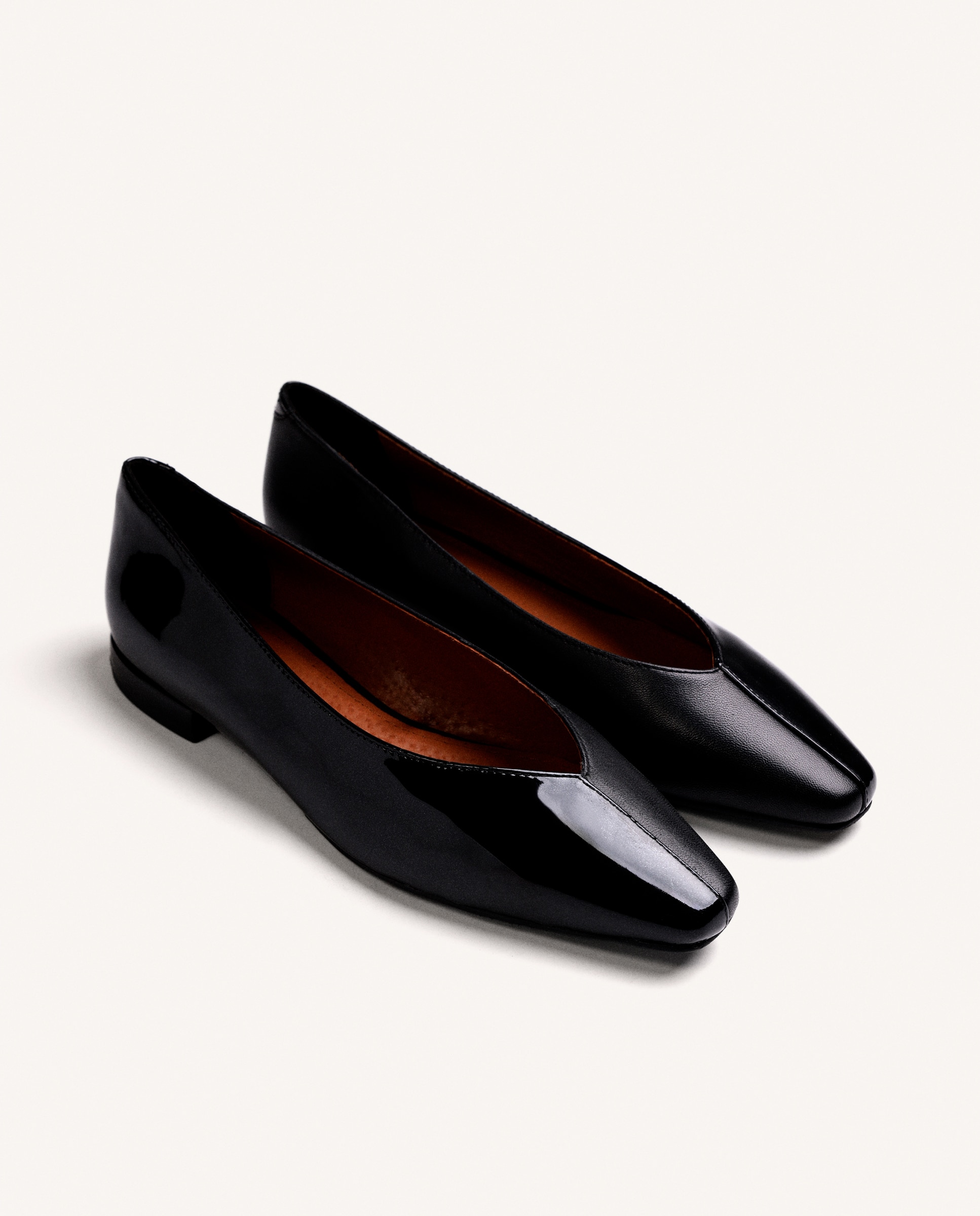 Bailarinas de Pele Perfurada com Palmilha Acolchoada Preto-2