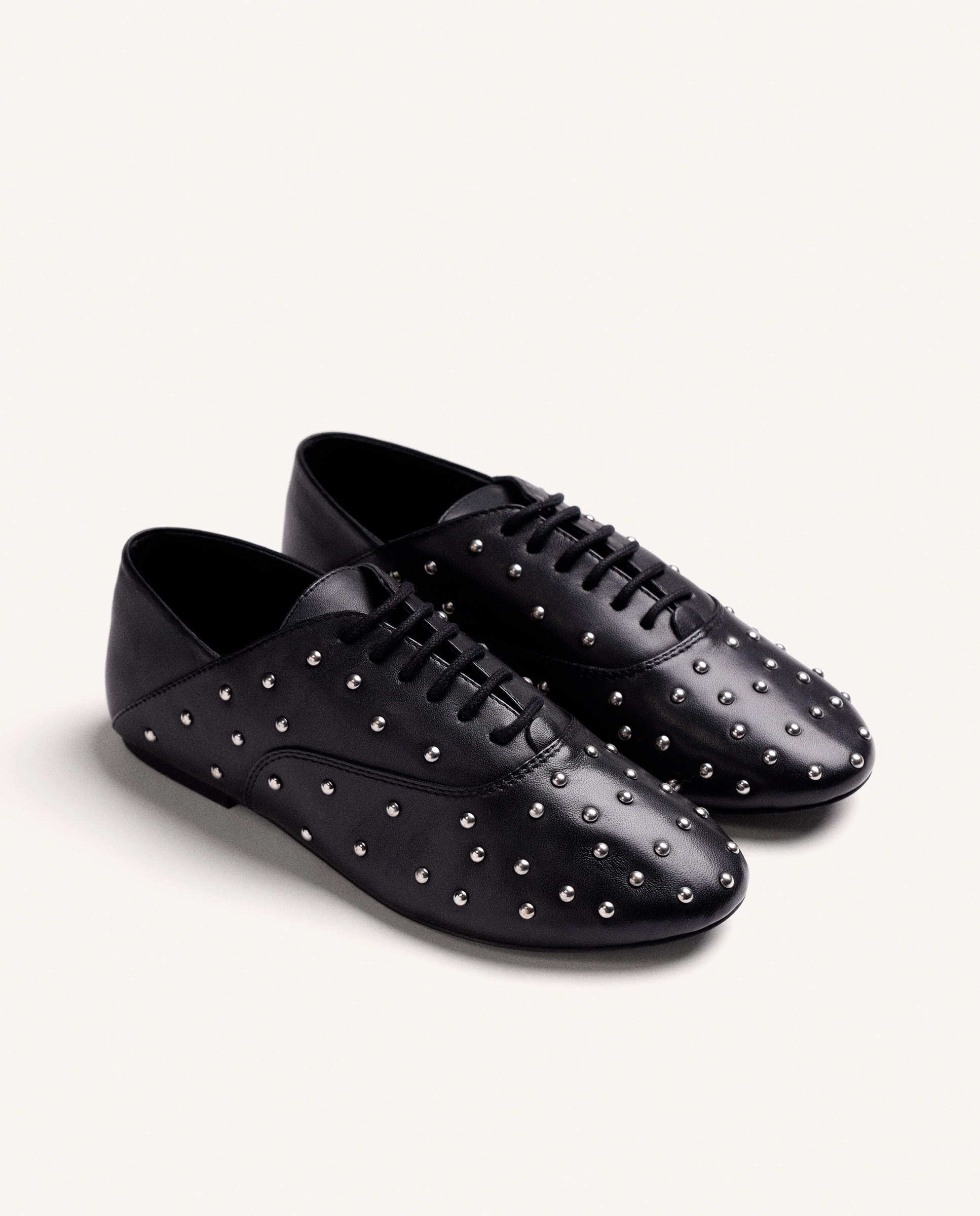 Bluchers de Pele com Detalhe Tachas Preto-2