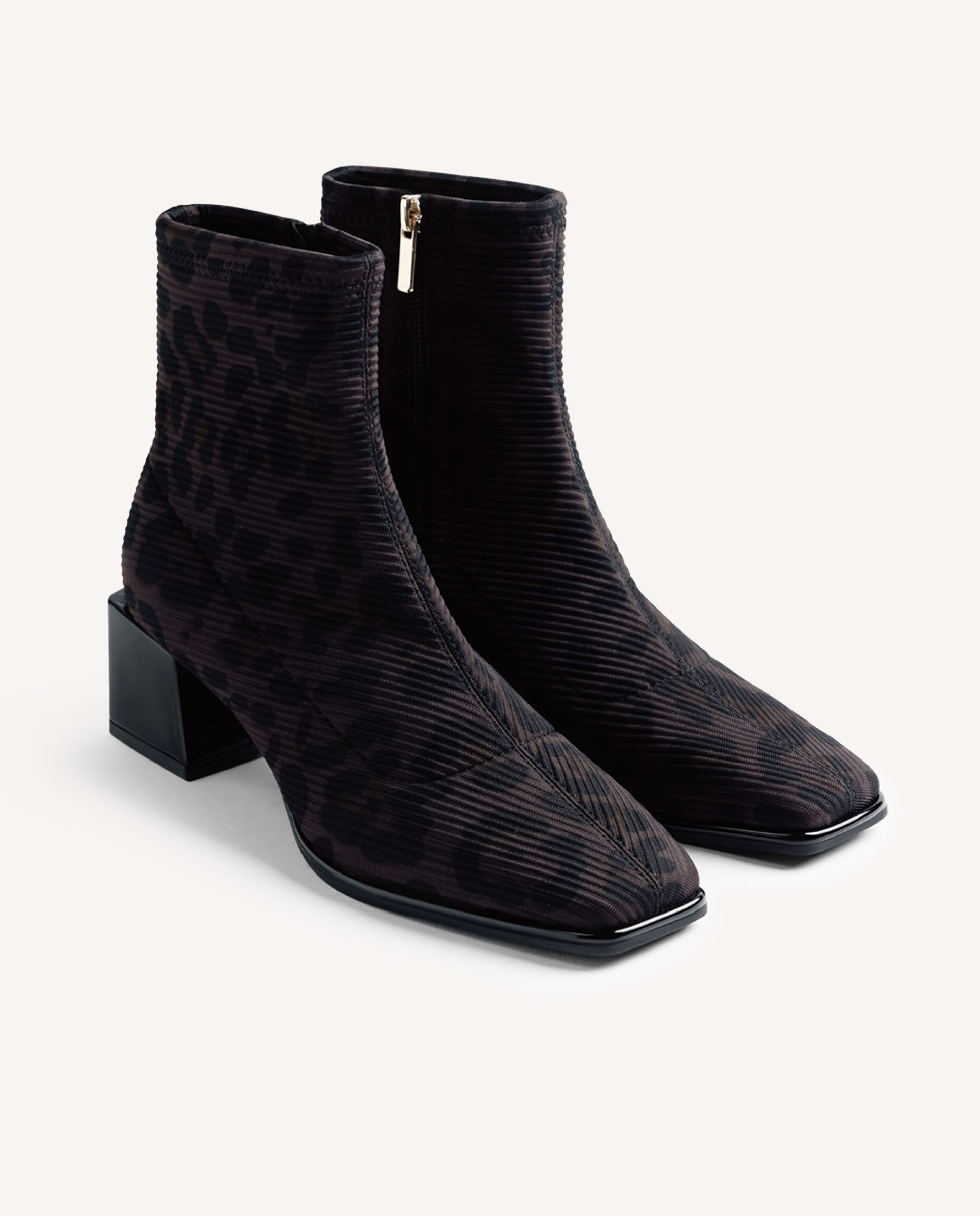 Botins Elásticos com Estampado de Leopardo e Cano Tipo Meia Preto-2