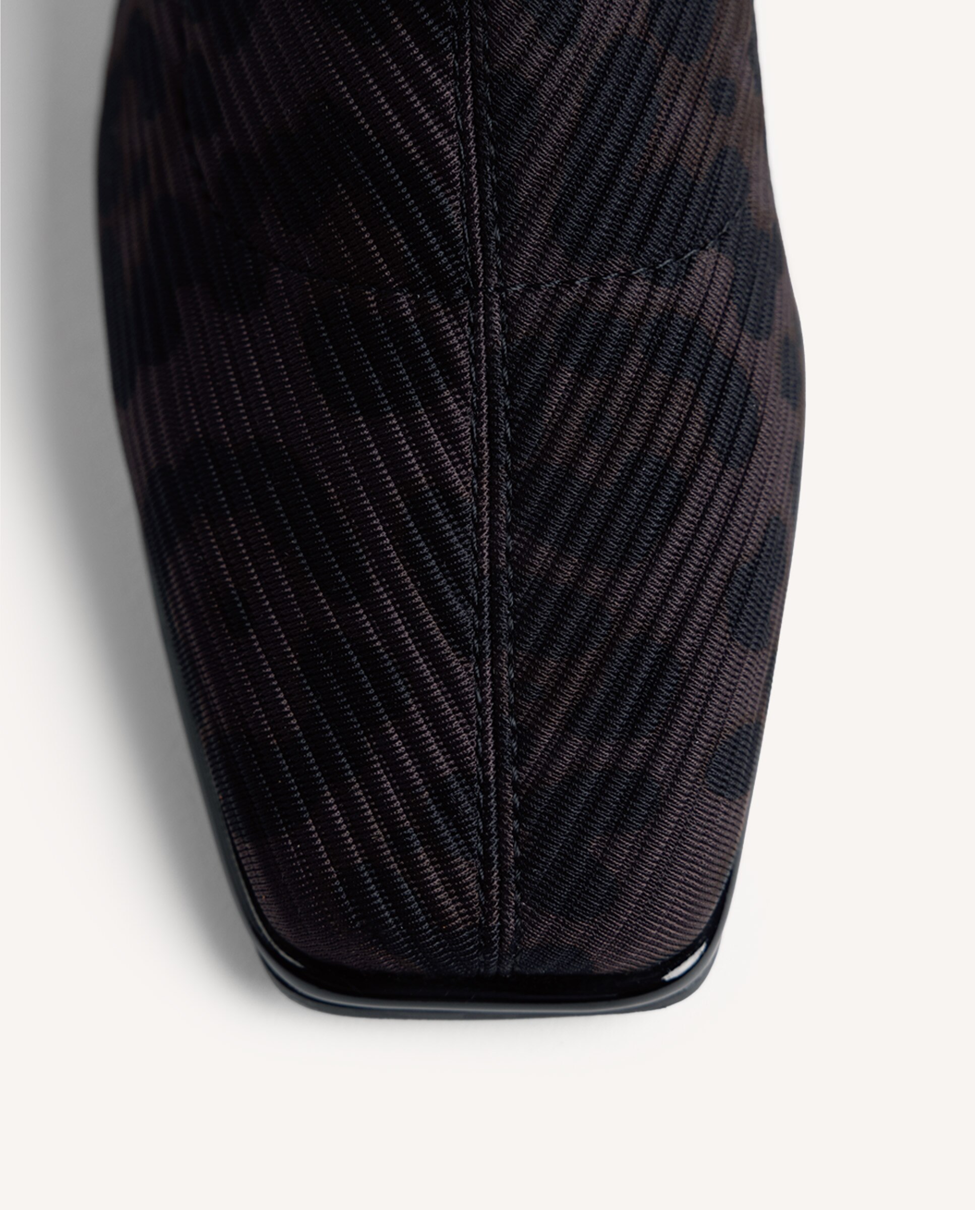 Botins Elásticos com Estampado de Leopardo e Cano Tipo Meia Preto-3