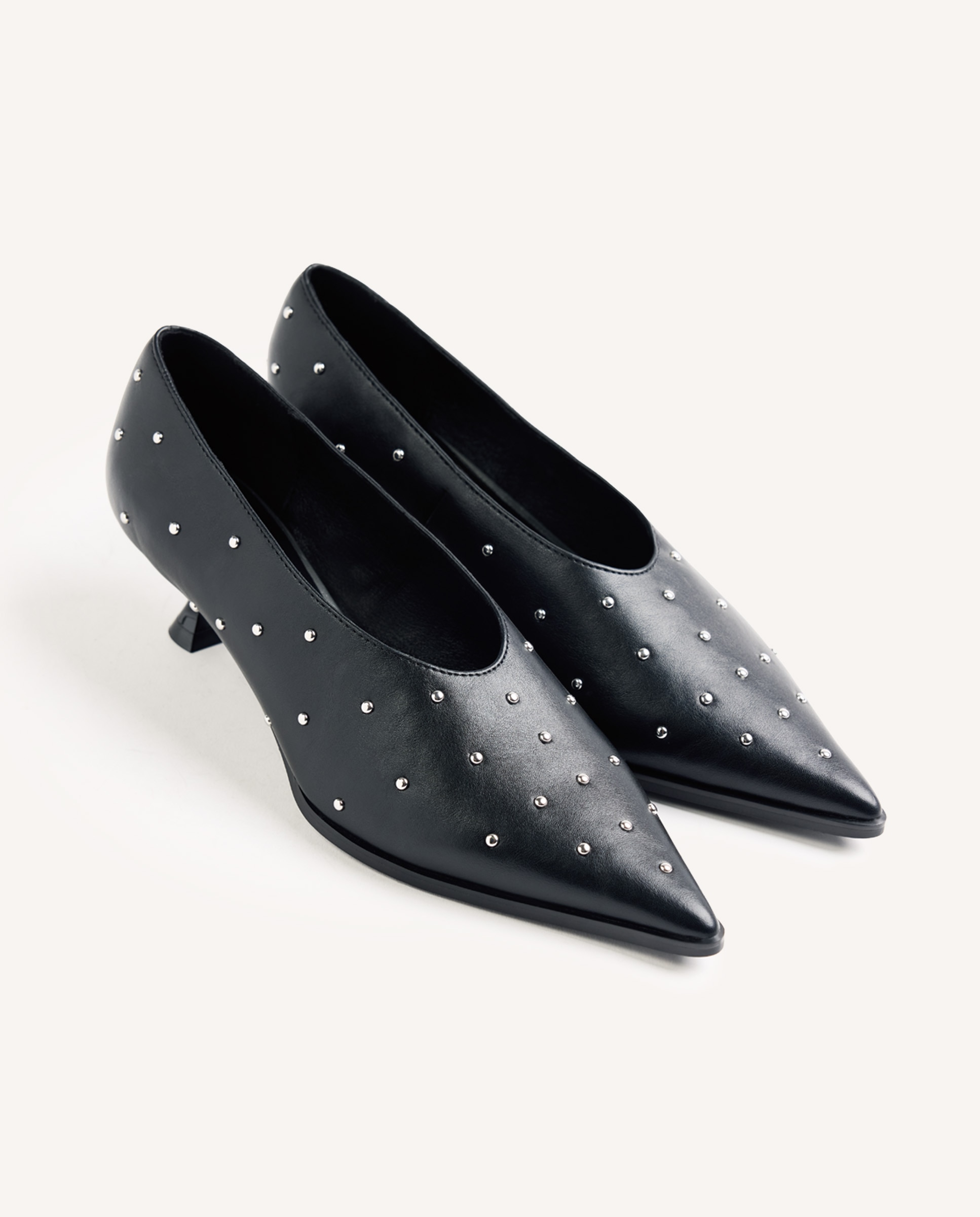 Sapatos de Salto com Decote Fechado e Conjunto de Tachas Preto-2