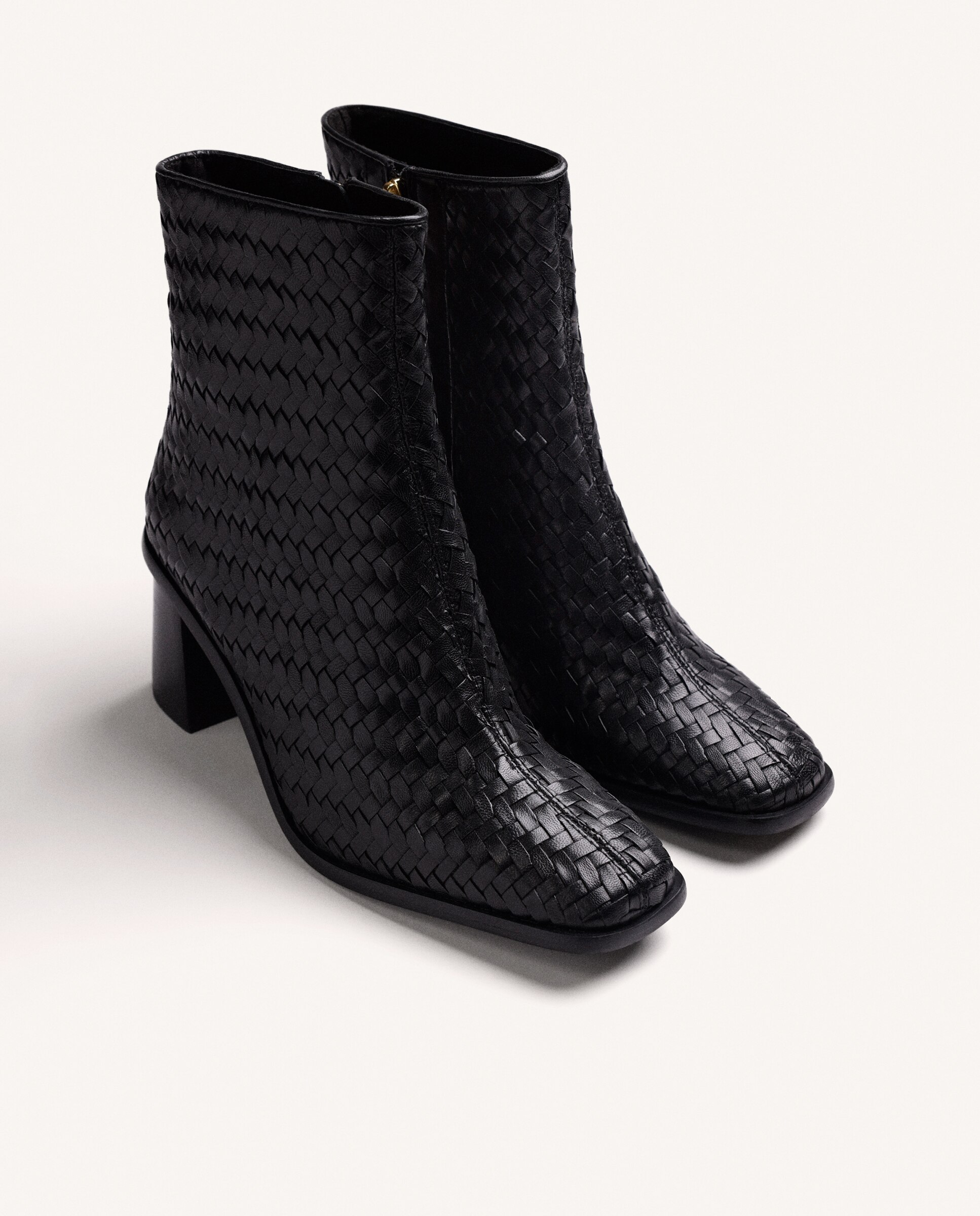 Botins Básicos de Pele Entrançada À Mão Preto-2
