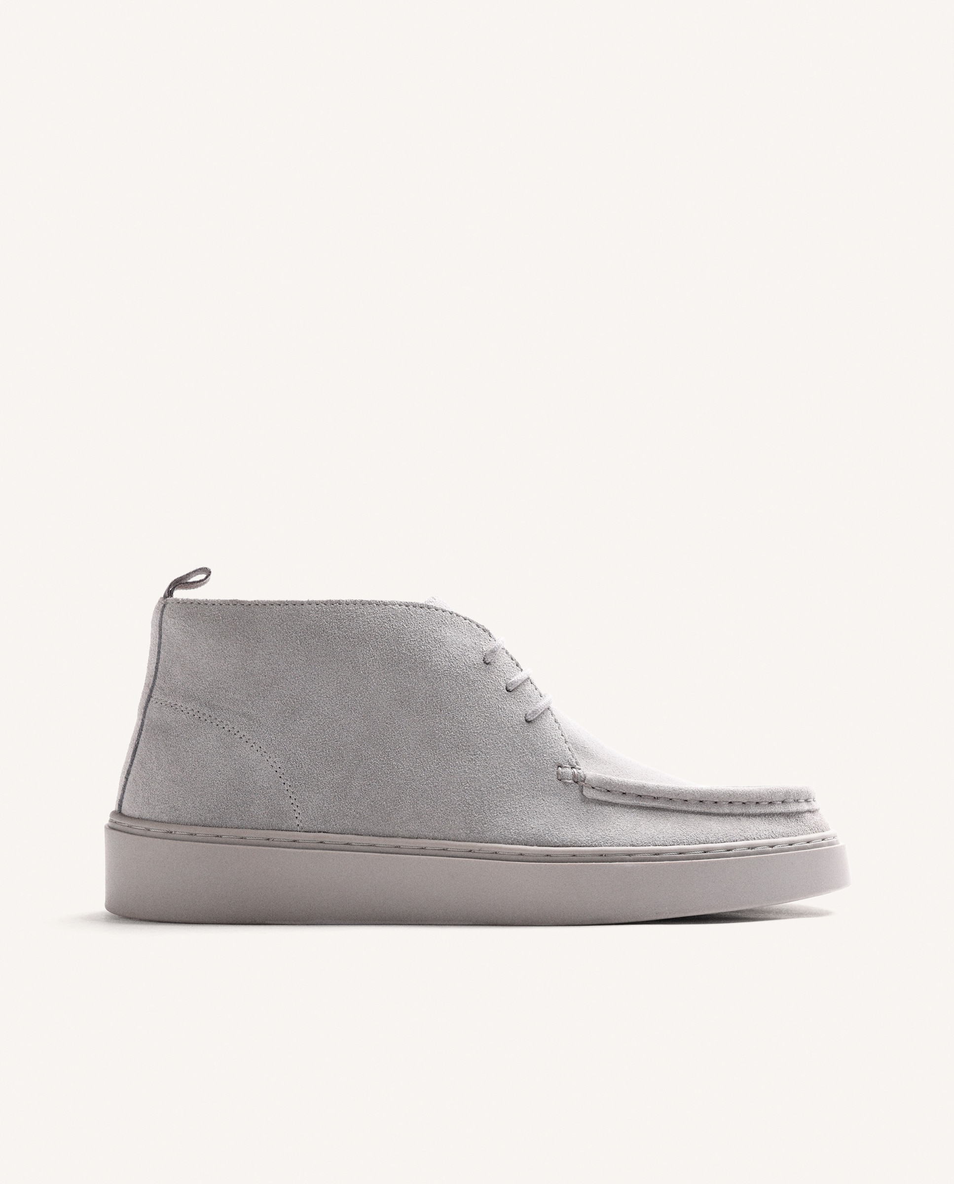 Imagem 0 de Botins Estilo Wallabee de Pele Camurça