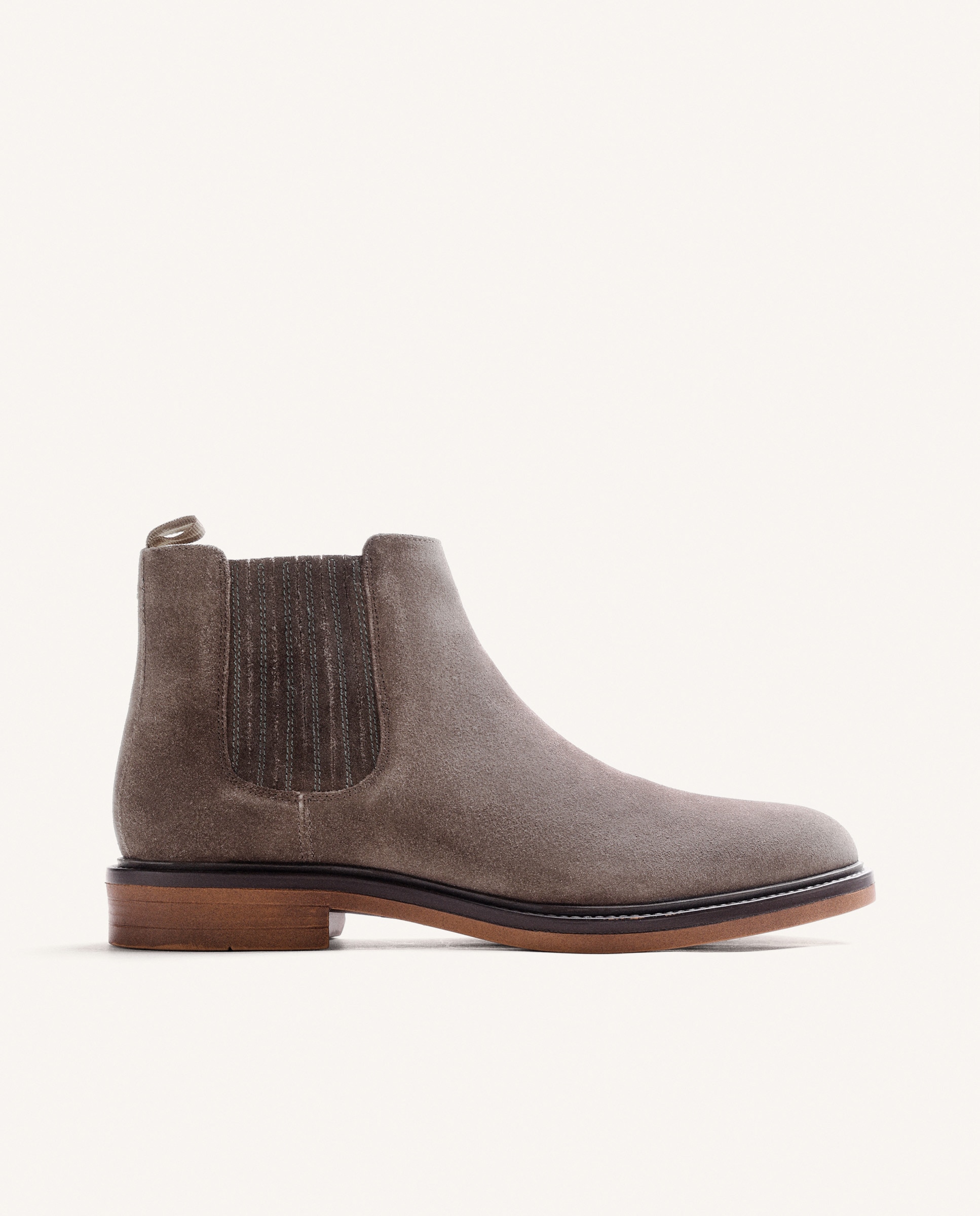 Imagem 0 de Botins Estilo Chelsea de Pele Camurça