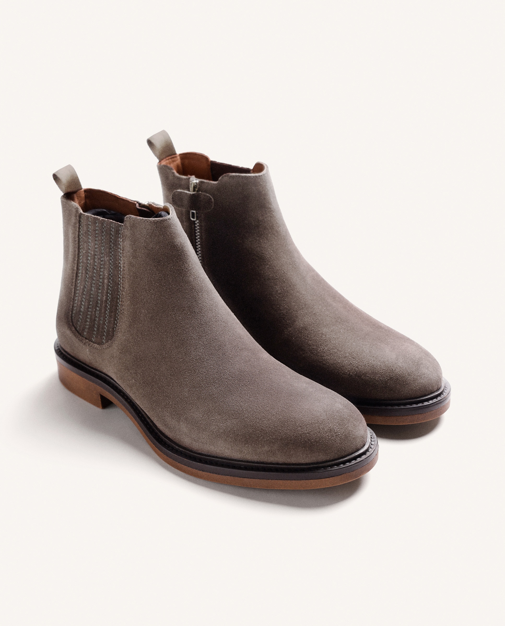 Botins Estilo Chelsea de Pele Camurça Taupe-2