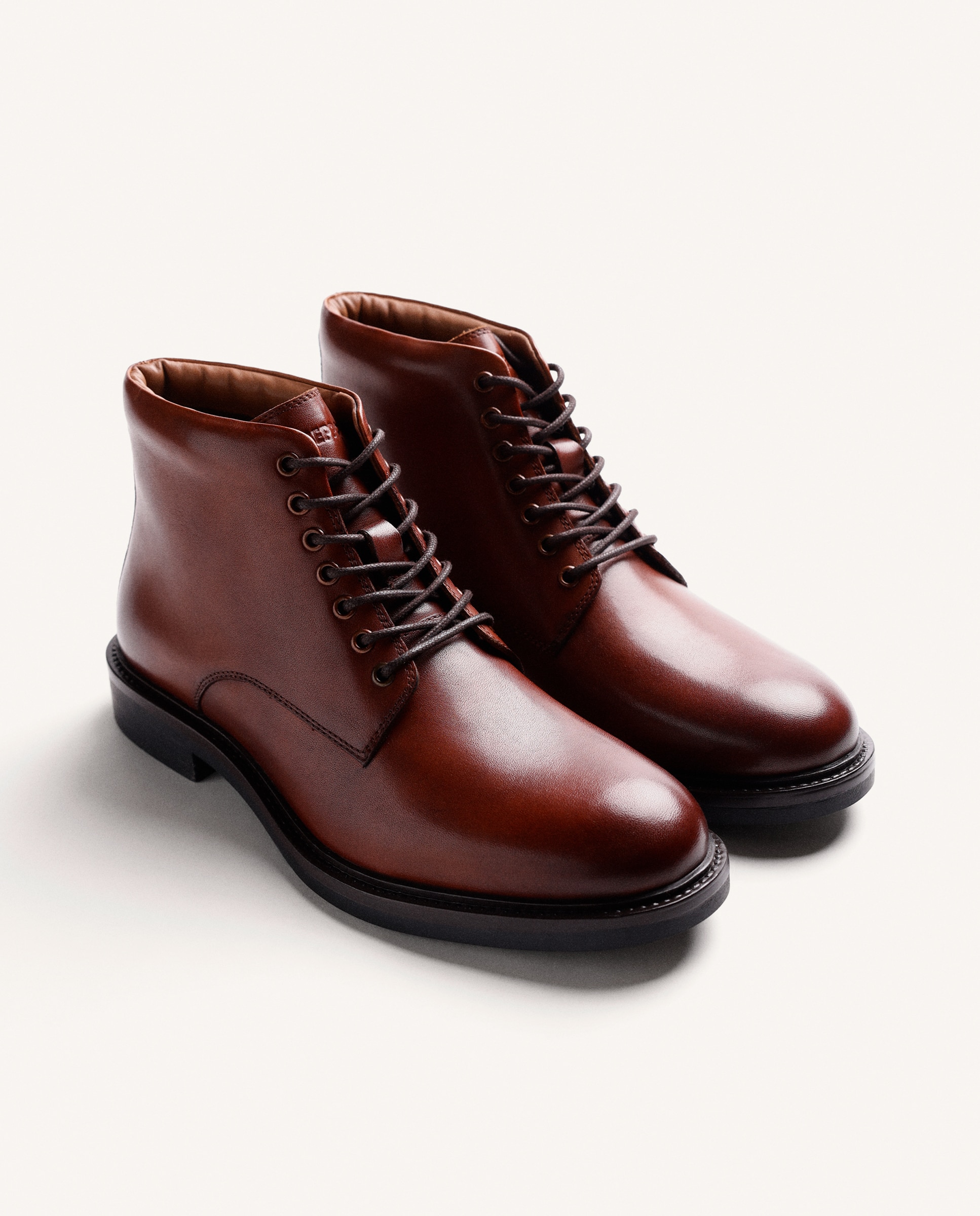 Botins de Cordões em Pele Couro-2