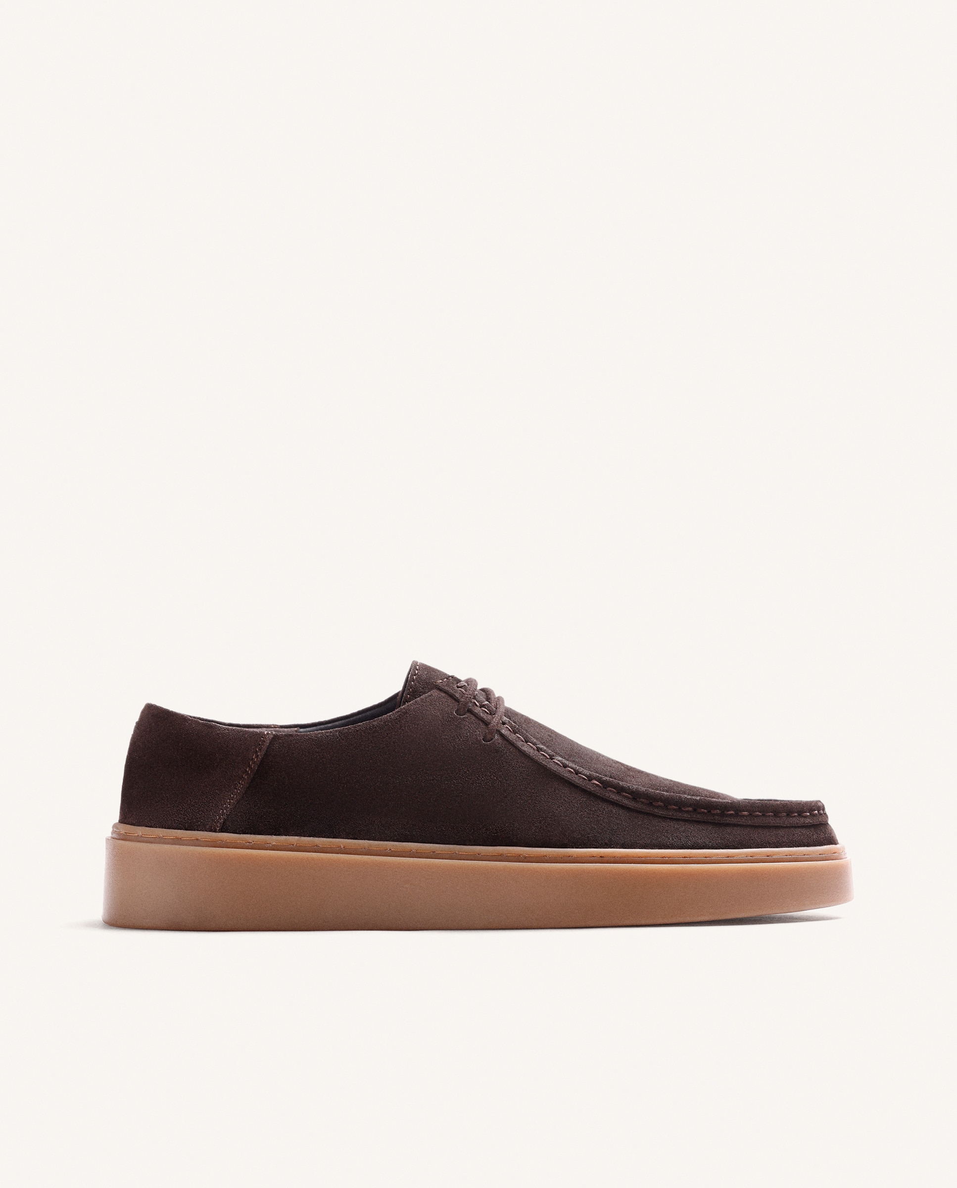 Imagem 0 de Sapatos de Cordões Estilo Wallabee de Pele Camurça