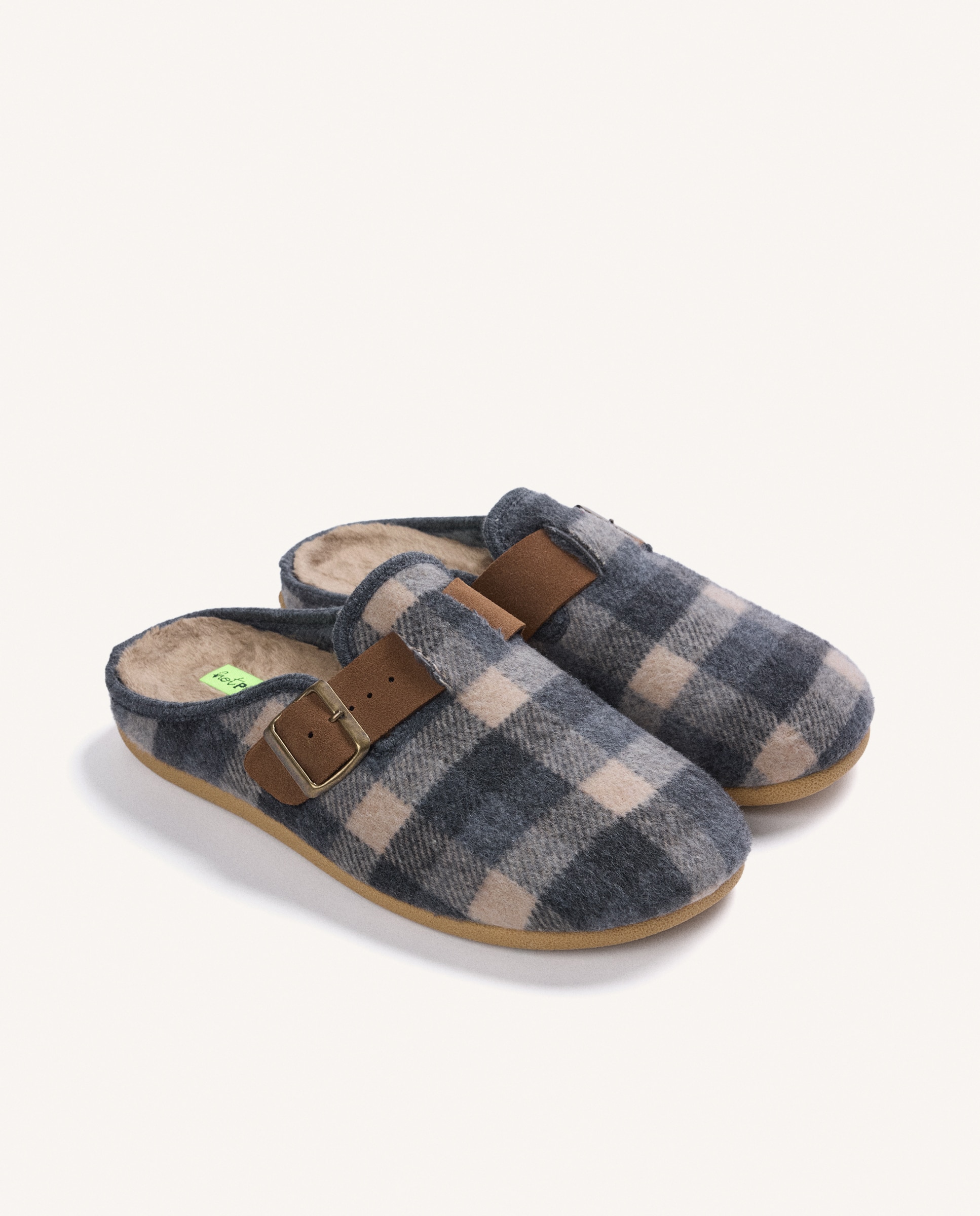 Pantufas Tipo Socas com Estampado Aos Quadrados e Contraste de Cores Cinzento-2