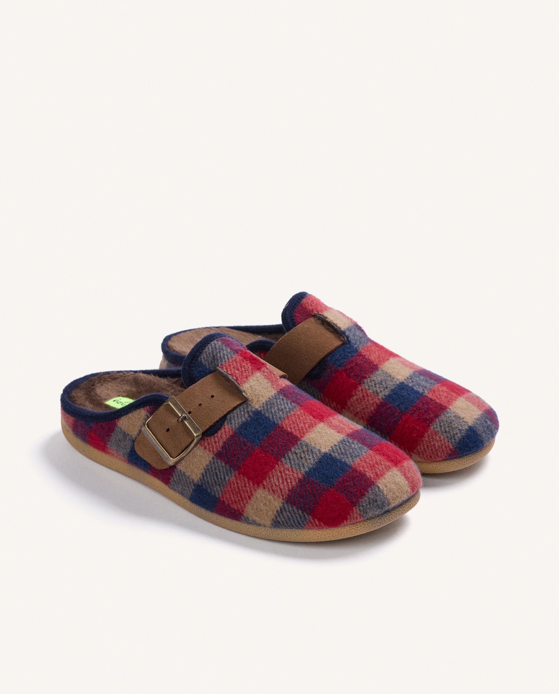 Pantufas Tipo Socas com Estampado Aos Quadrados e Contraste de Cores Castanho-2